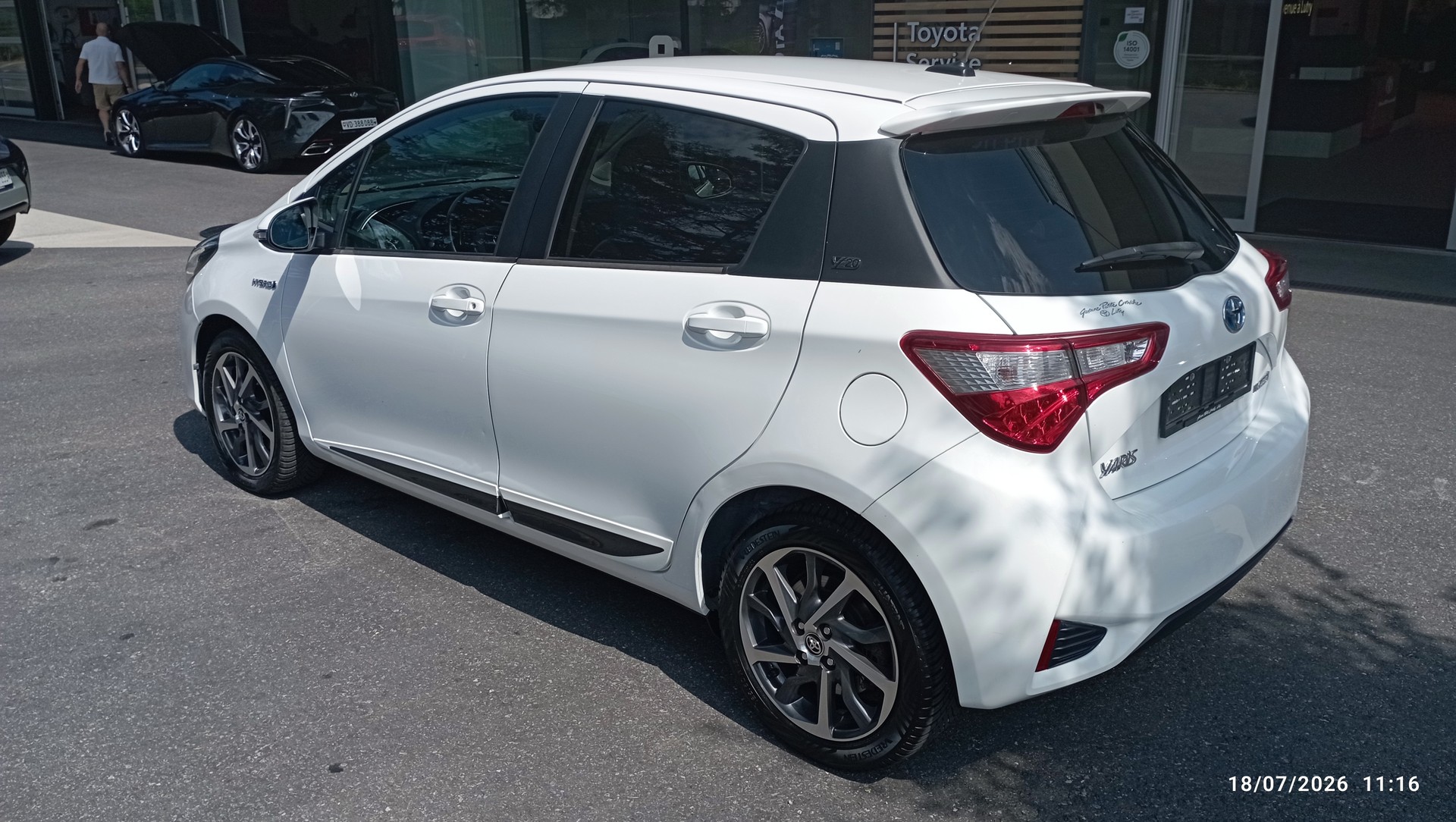 TOYOTA Yaris 1.5 VVT-i Hybrid Trend e-CVT-image-4