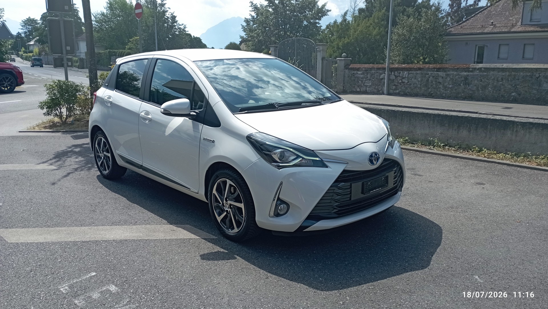 TOYOTA Yaris 1.5 VVT-i Hybrid Trend e-CVT-image-1