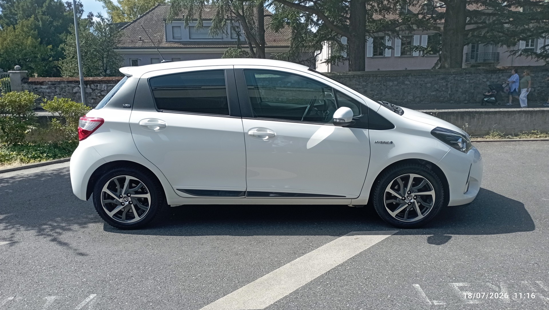 TOYOTA Yaris 1.5 VVT-i Hybrid Trend e-CVT-image-3