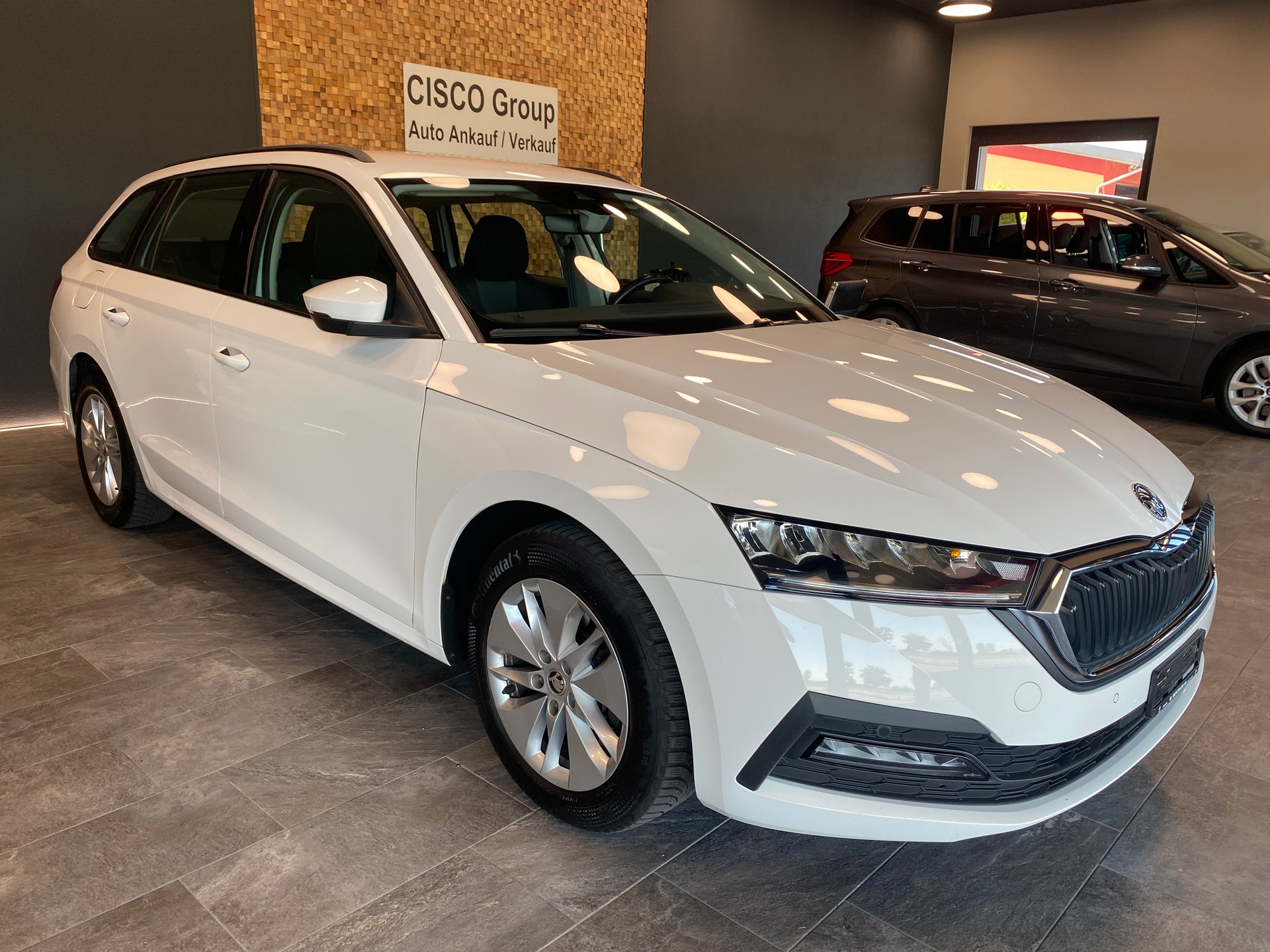 SKODA Octavia Combi 2.0 TDI DSG Ambition 4x4-showroom-element-3