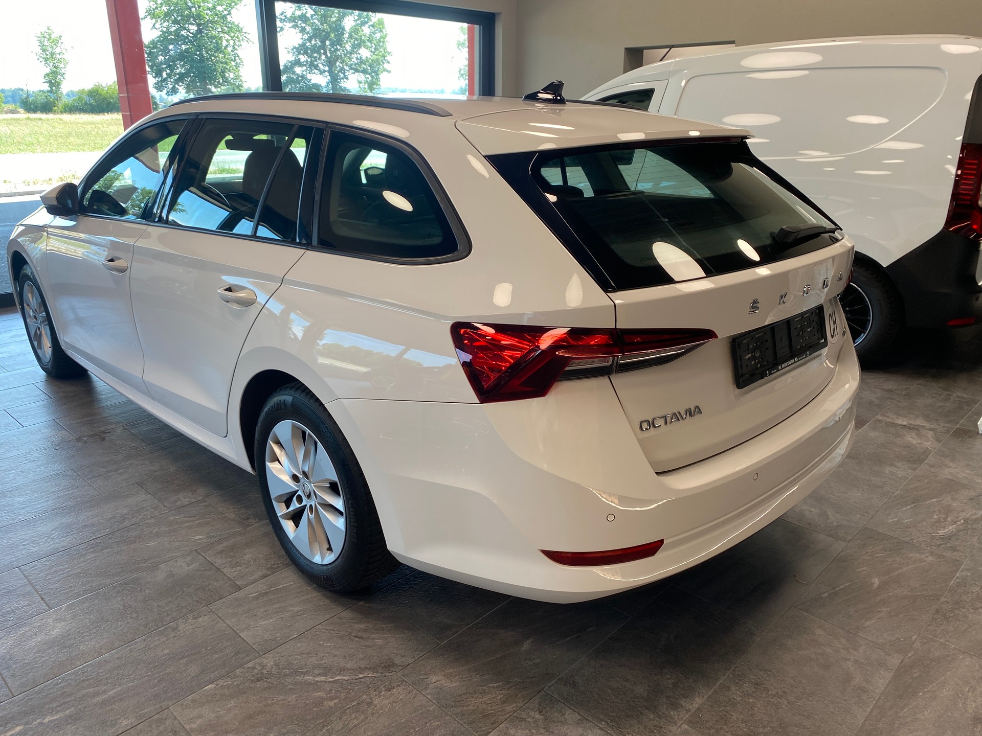 SKODA Octavia Combi 2.0 TDI DSG Ambition 4x4-showroom-element-1