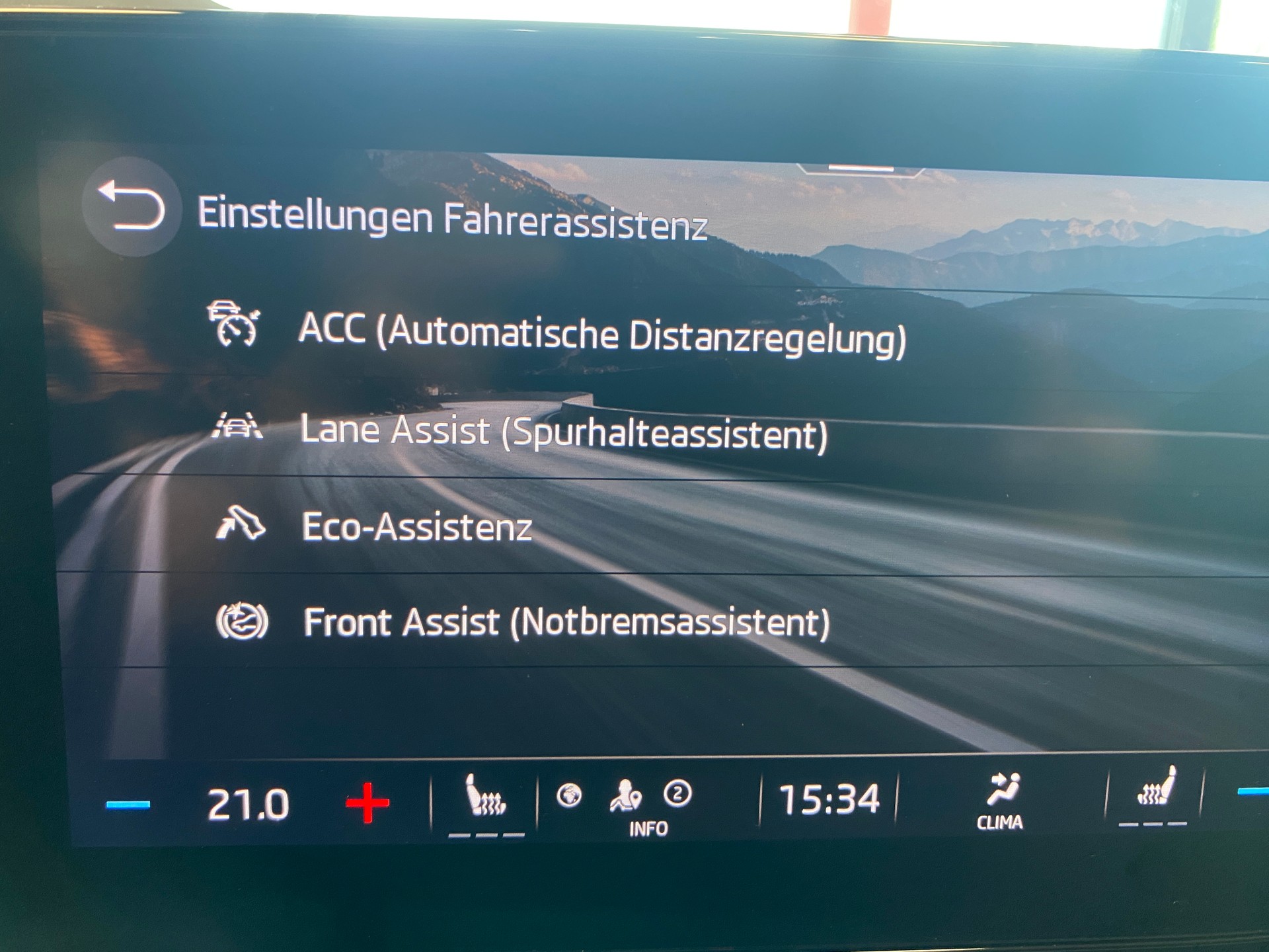 SKODA Octavia Combi 2.0 TDI DSG Ambition 4x4-image-14