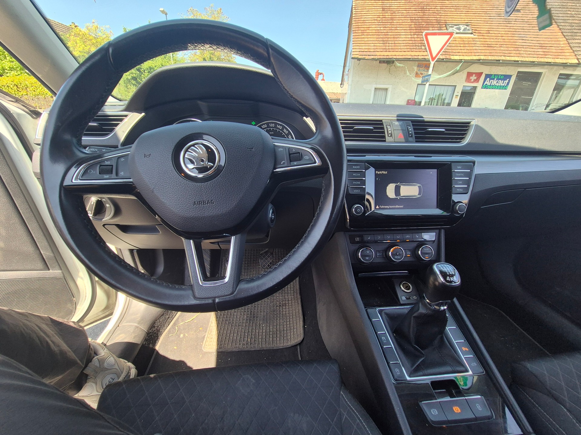 SKODA Super B 4x4 schalter 2016 Top Zustand-image-12