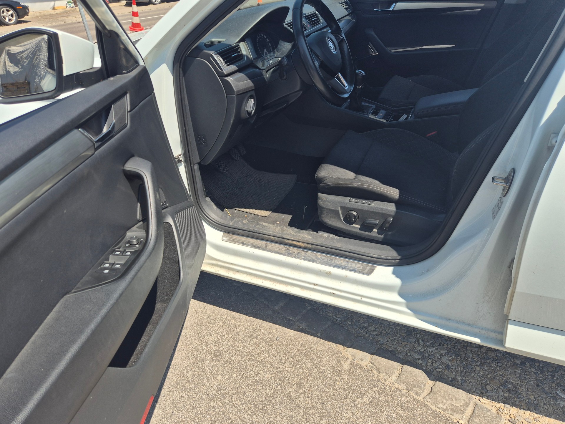 SKODA Super B 4x4 schalter 2016 Top Zustand-image-11
