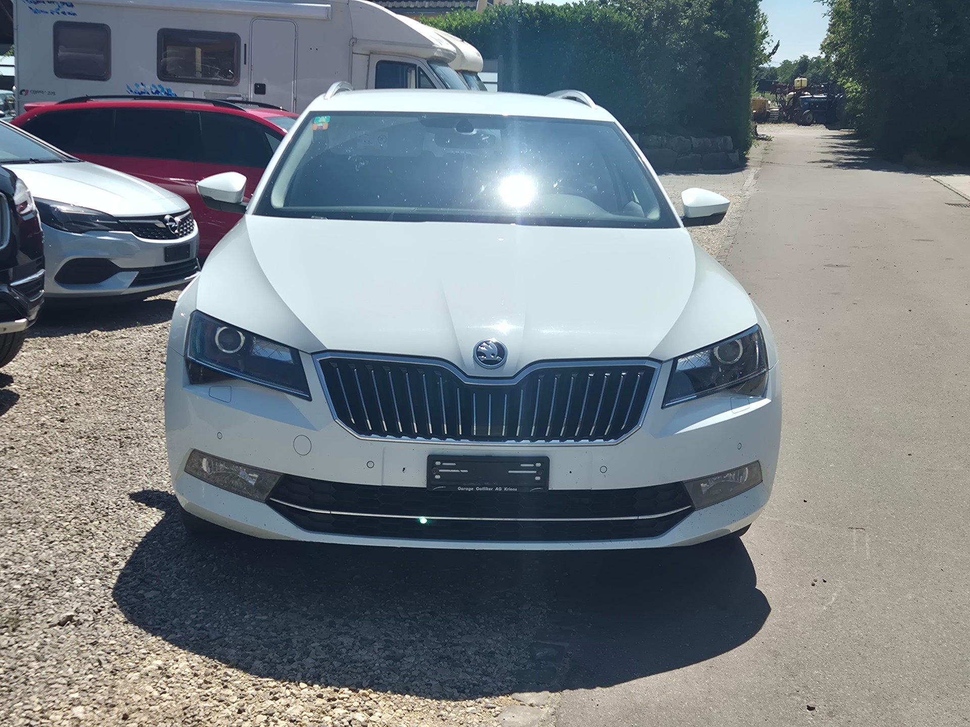SKODA Super B 4x4 schalter 2016 Top Zustand-image-2