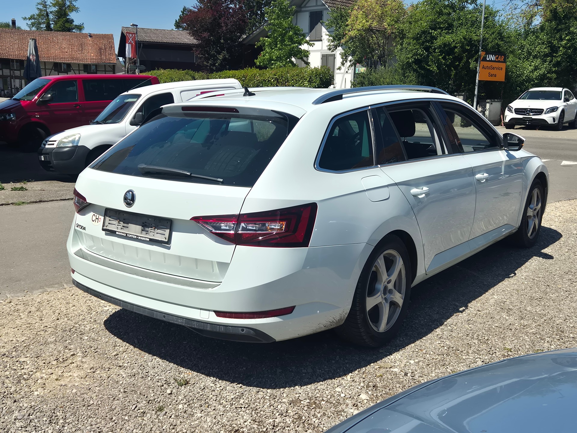 SKODA Super B 4x4 schalter 2016 Top Zustand-image-4