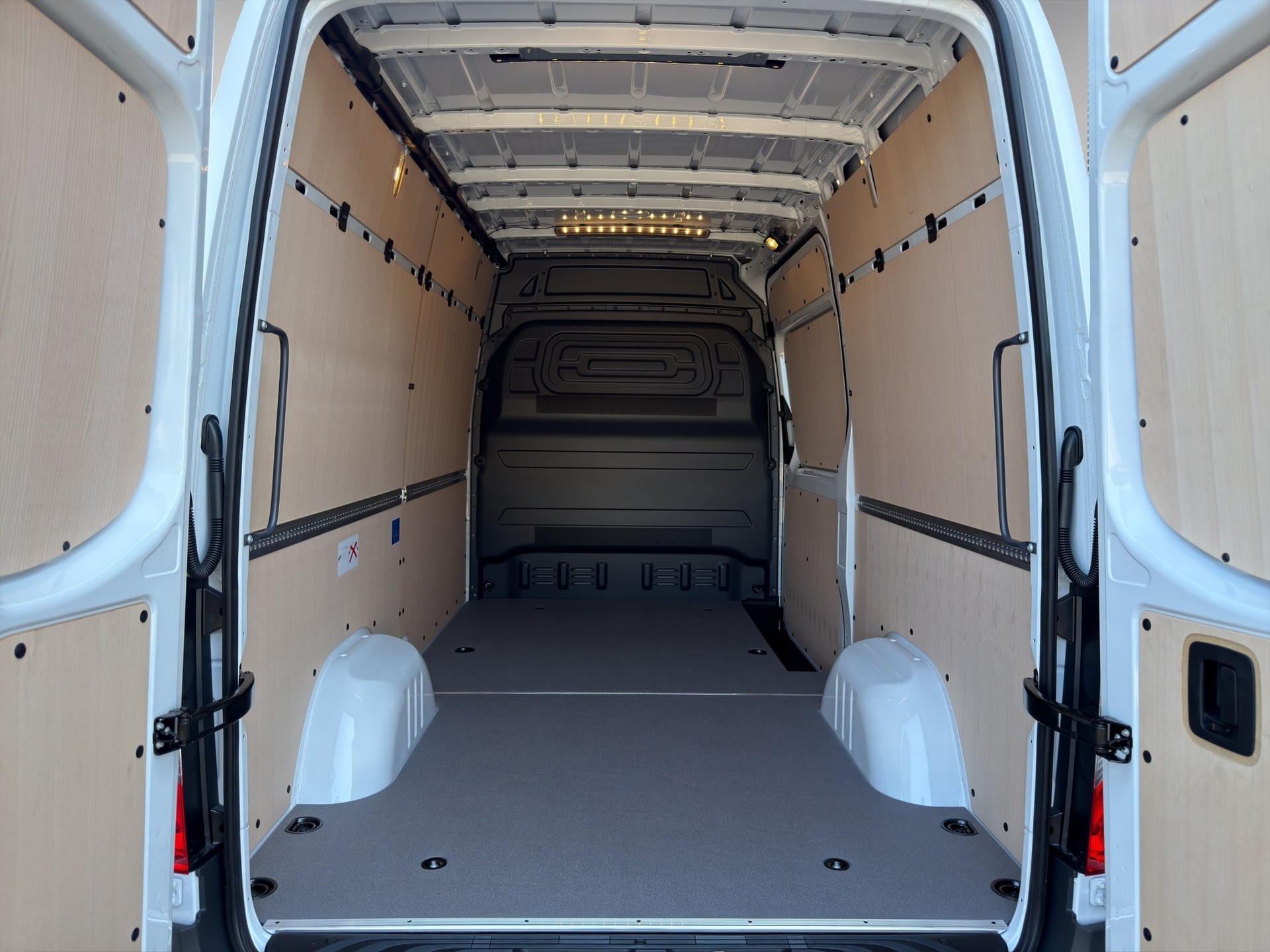 MERCEDES-BENZ Sprinter 315 Kaw. 3665 S 2.0 CDI 150 Pro-image-8