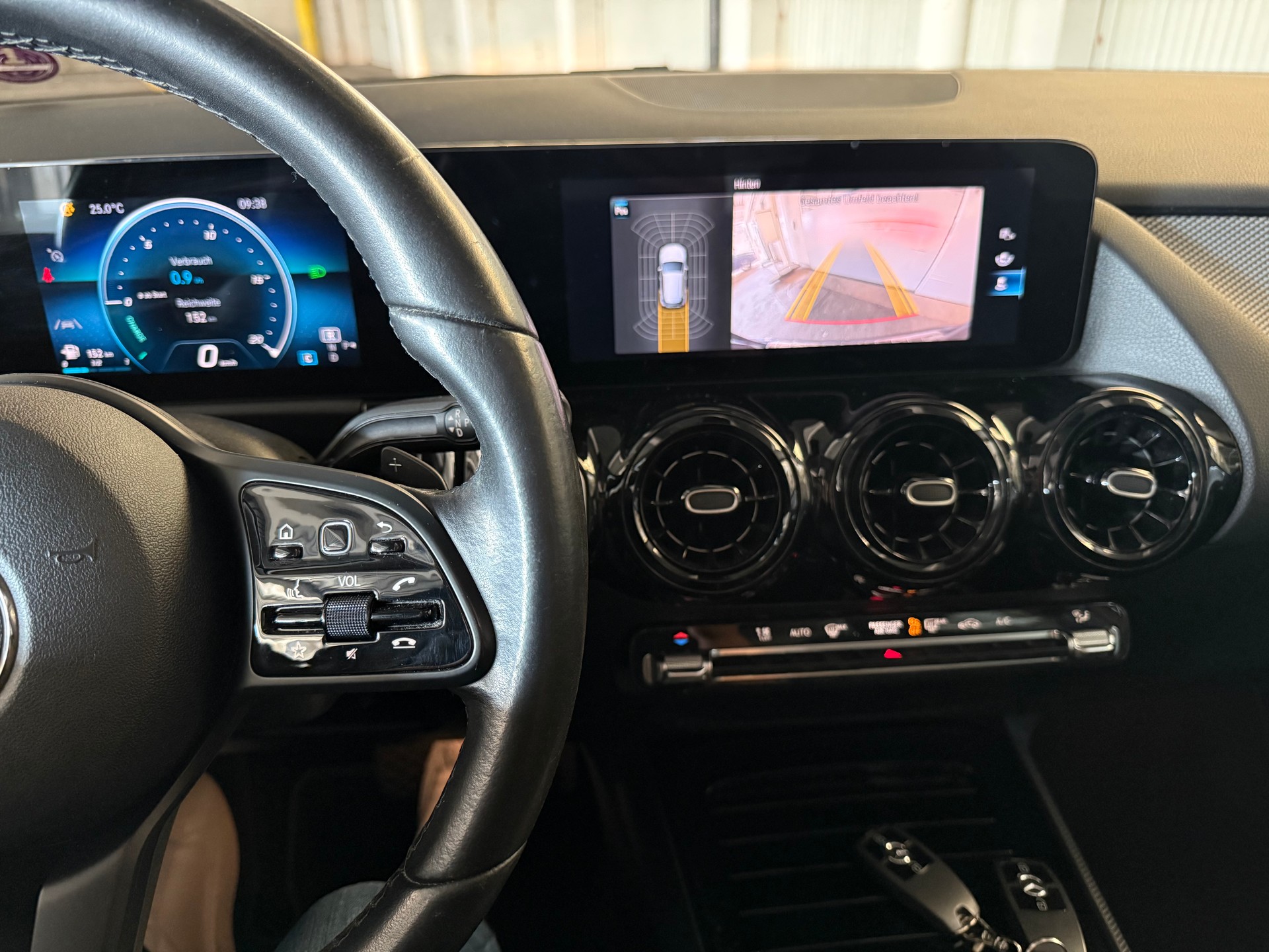 MERCEDES-BENZ GLA 200 Progressive 7G-DCT-image-14
