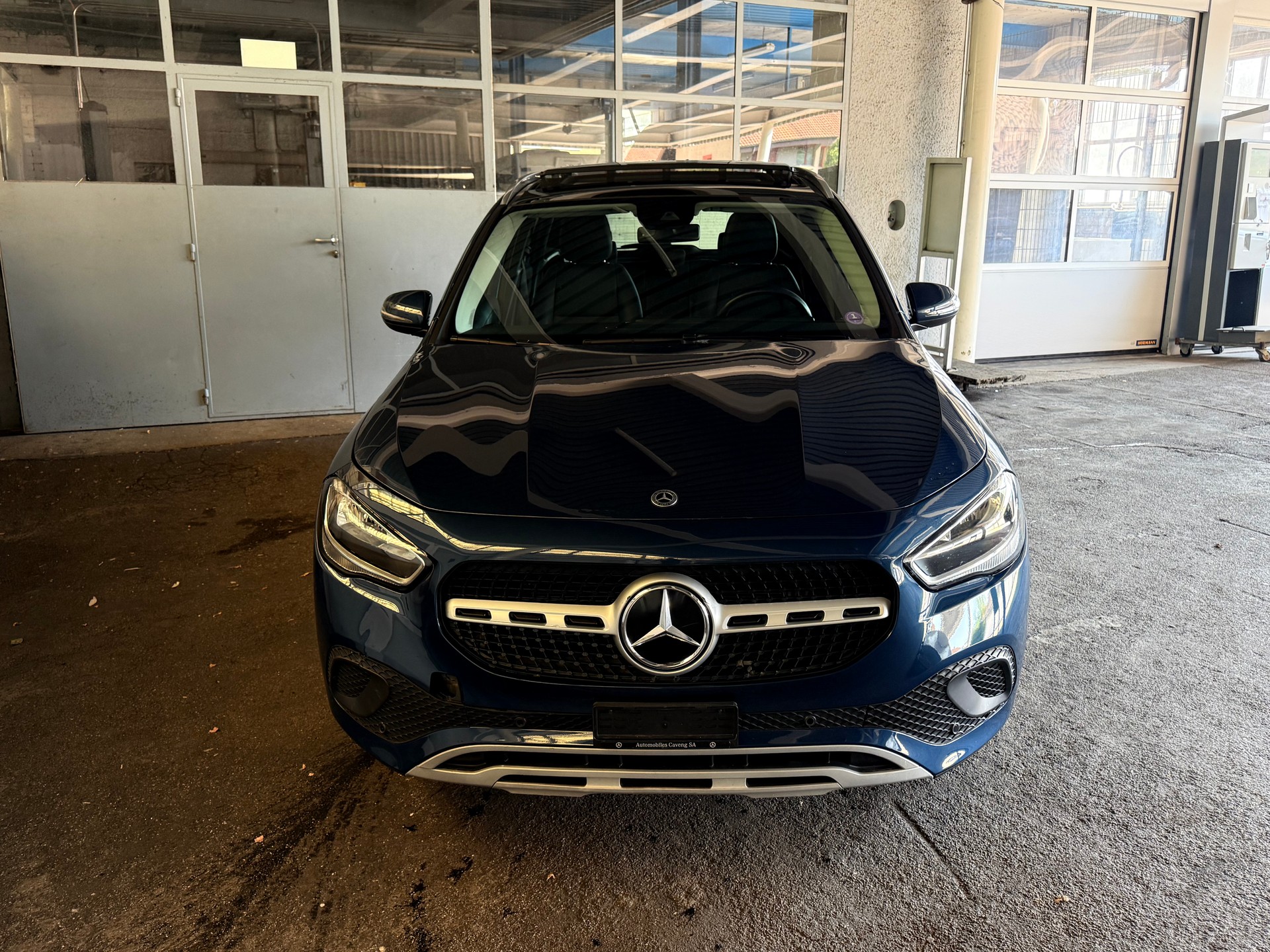 MERCEDES-BENZ GLA 200 Progressive 7G-DCT-image-1