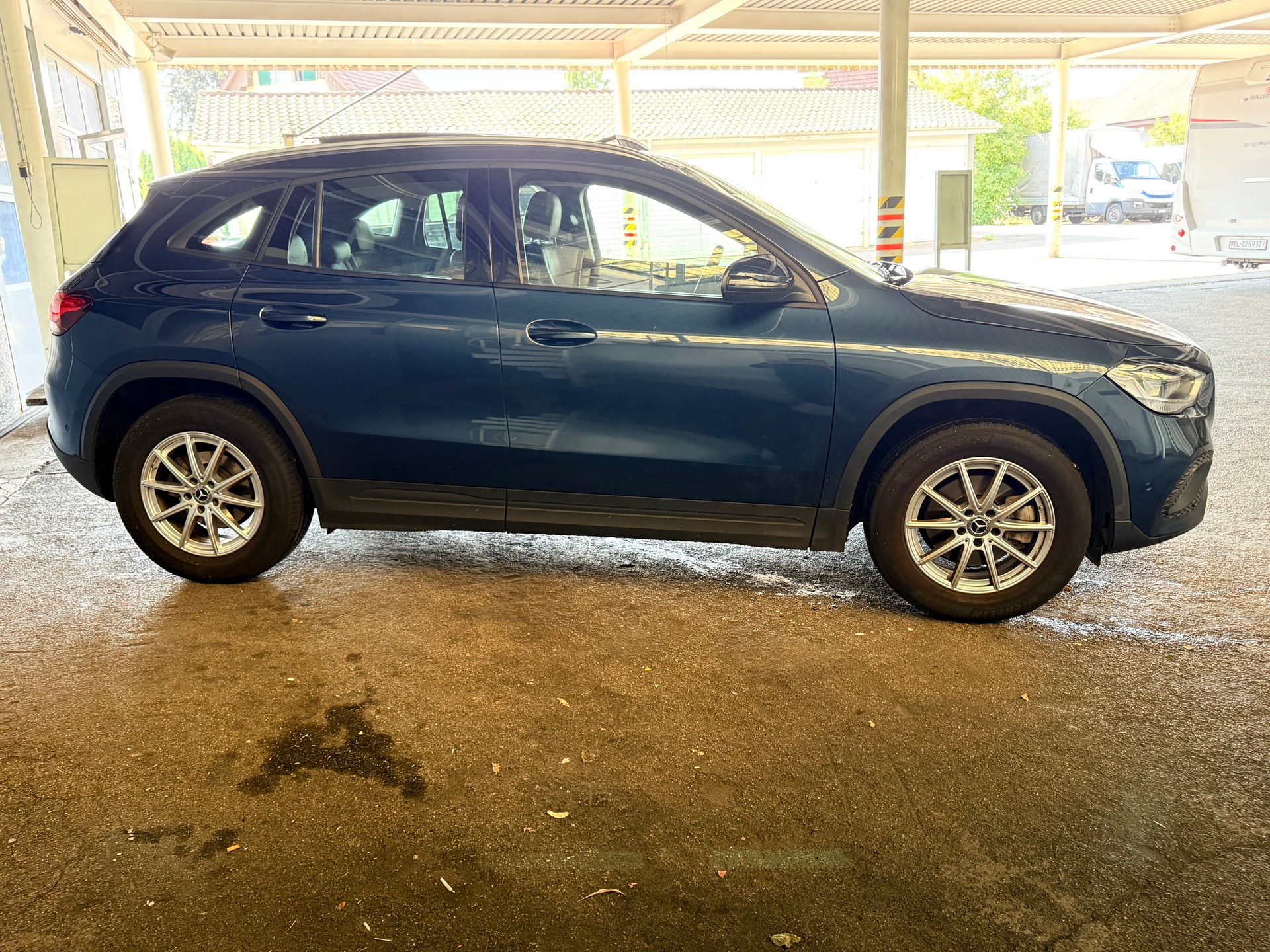 MERCEDES-BENZ GLA 200 Progressive 7G-DCT-image-2