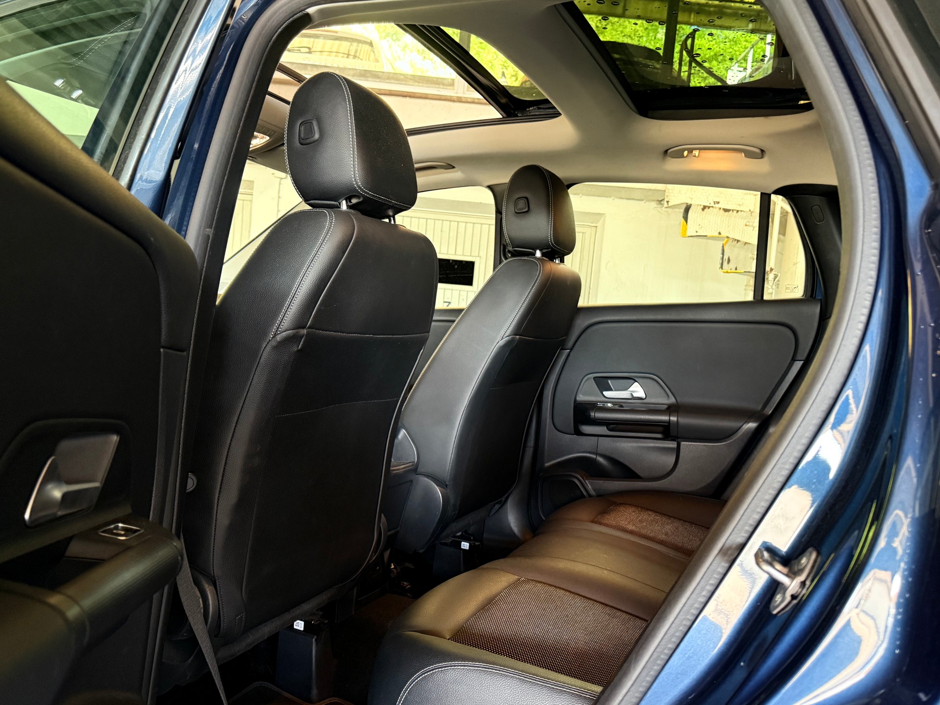 MERCEDES-BENZ GLA 200 Progressive 7G-DCT-image-11