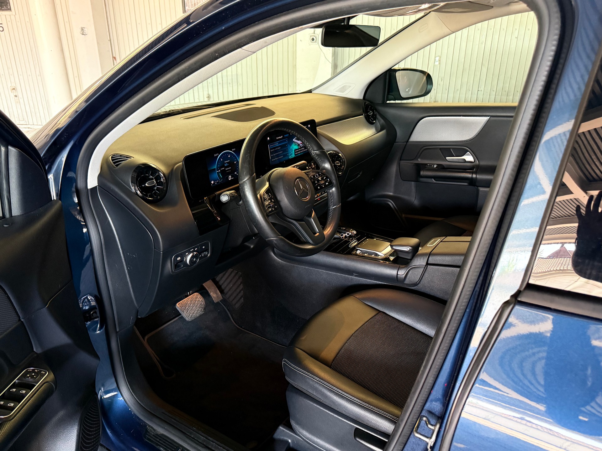 MERCEDES-BENZ GLA 200 Progressive 7G-DCT-image-13