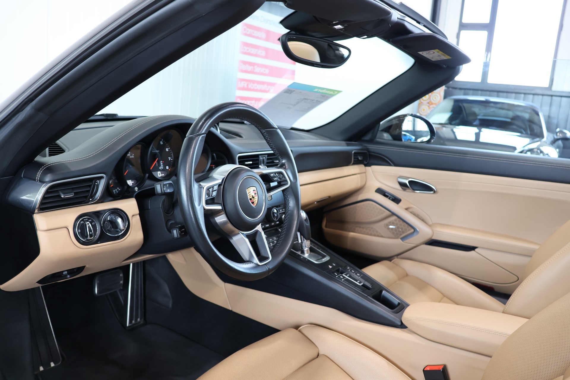 PORSCHE 911 Targa 4S PDK 991.2-image-10