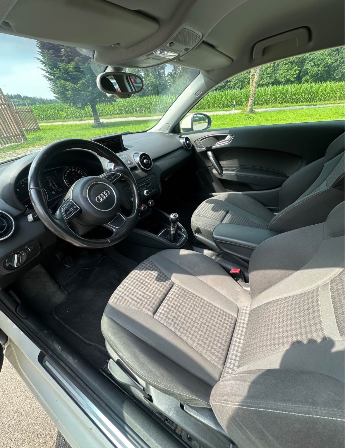 AUDI A1 1.4 TFSI Ambition-image-7