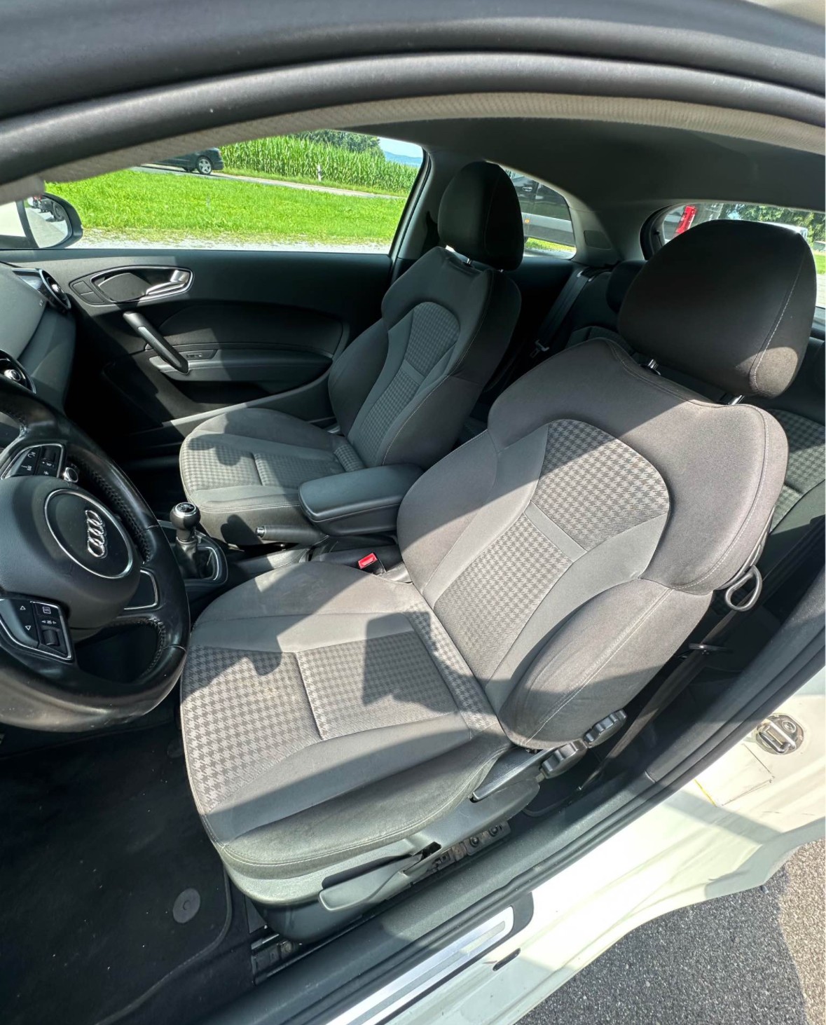 AUDI A1 1.4 TFSI Ambition-image-4