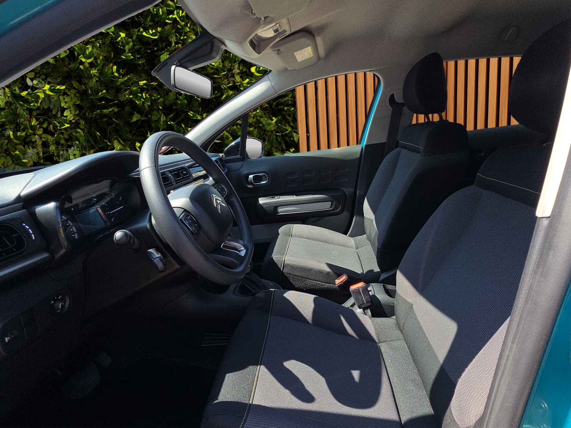 CITROEN C3 1.2i PureTech Swiss Edition EAT6-image-8