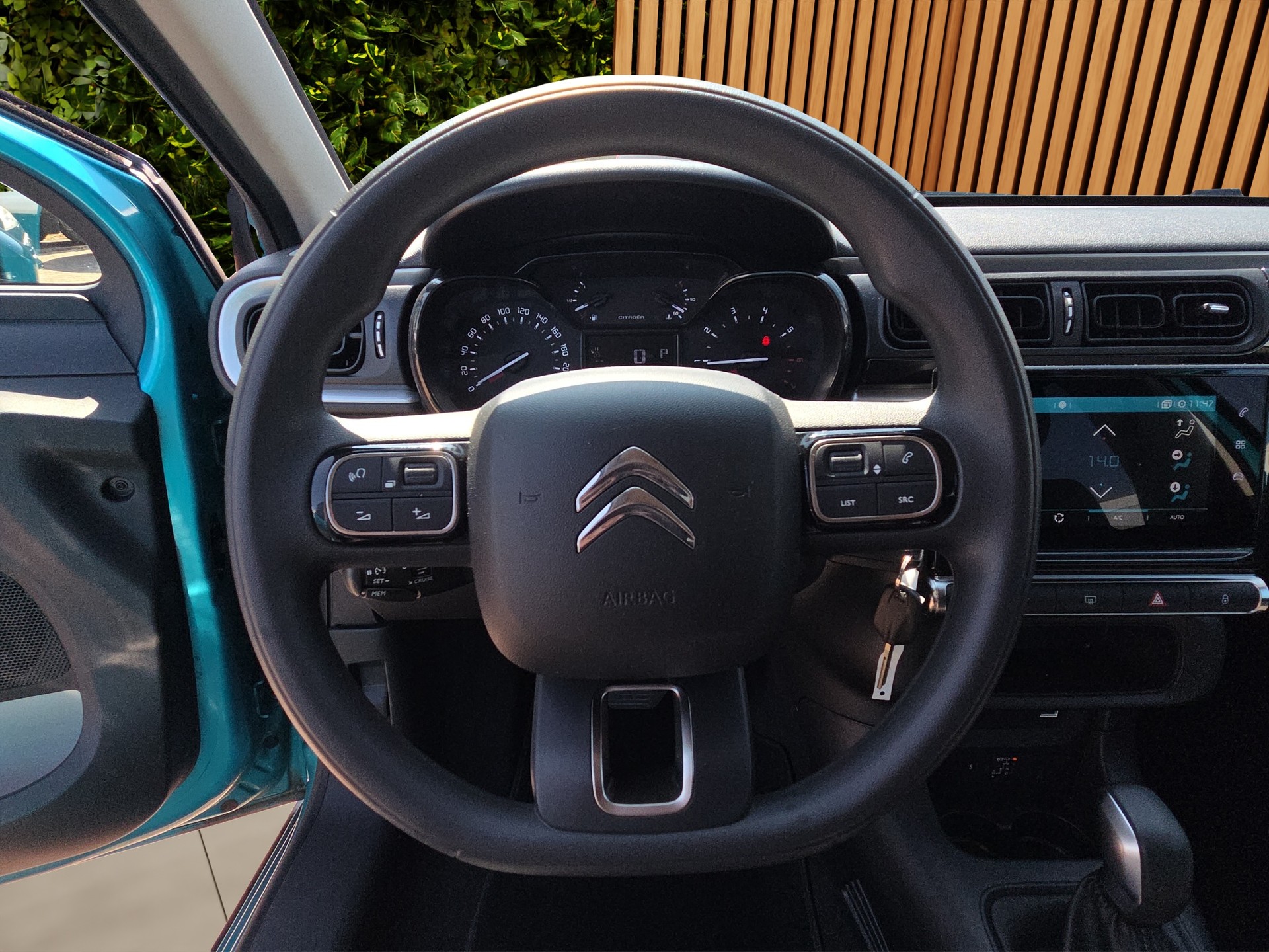 CITROEN C3 1.2i PureTech Swiss Edition EAT6-image-9