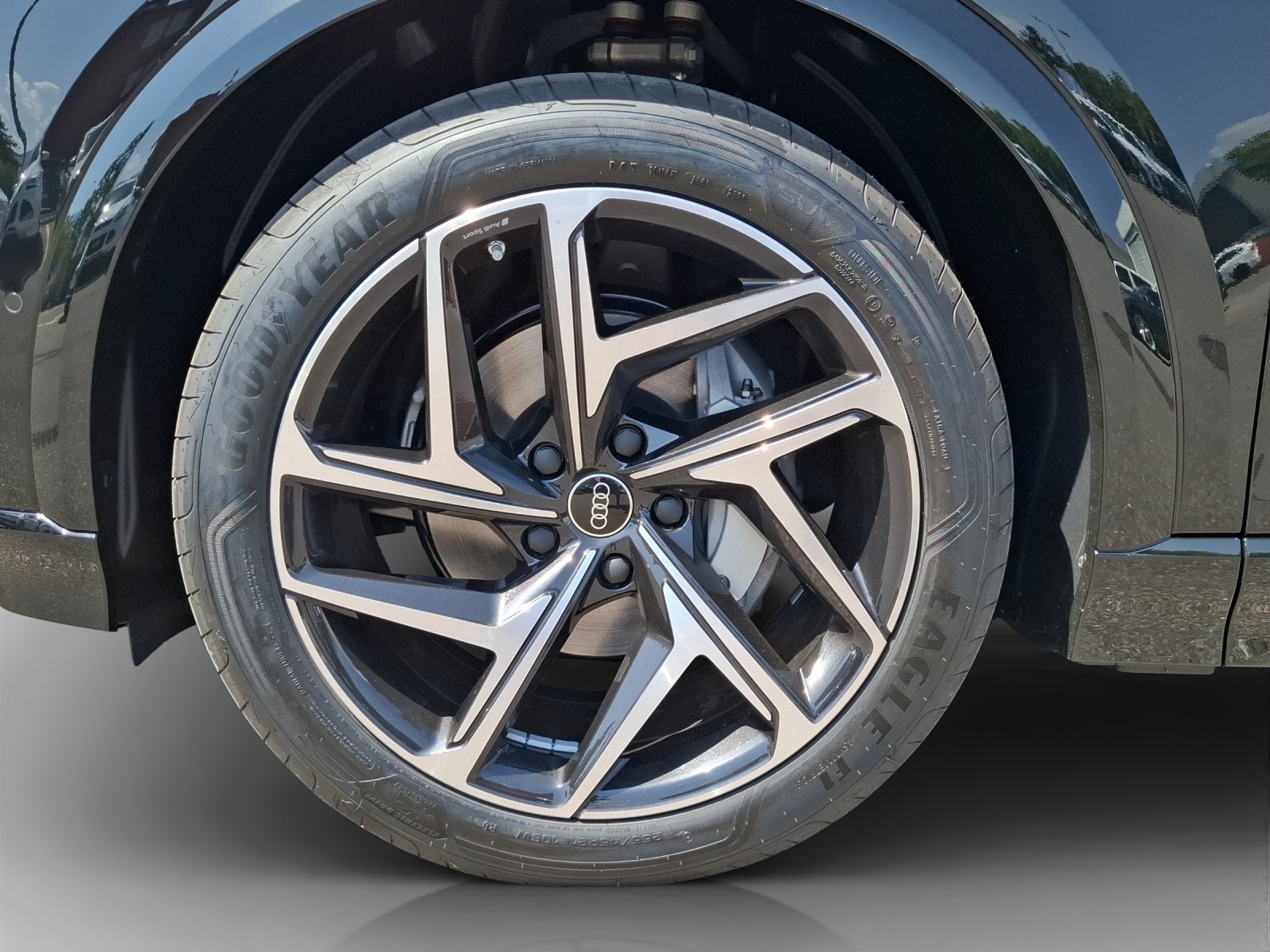 AUDI Q6 e-tron quattro-image-13
