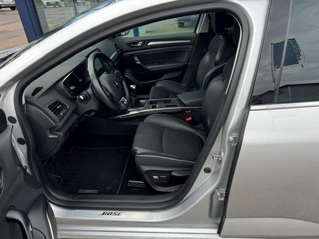 RENAULT Mégane 1.2 16V Turbo Bose-image-4