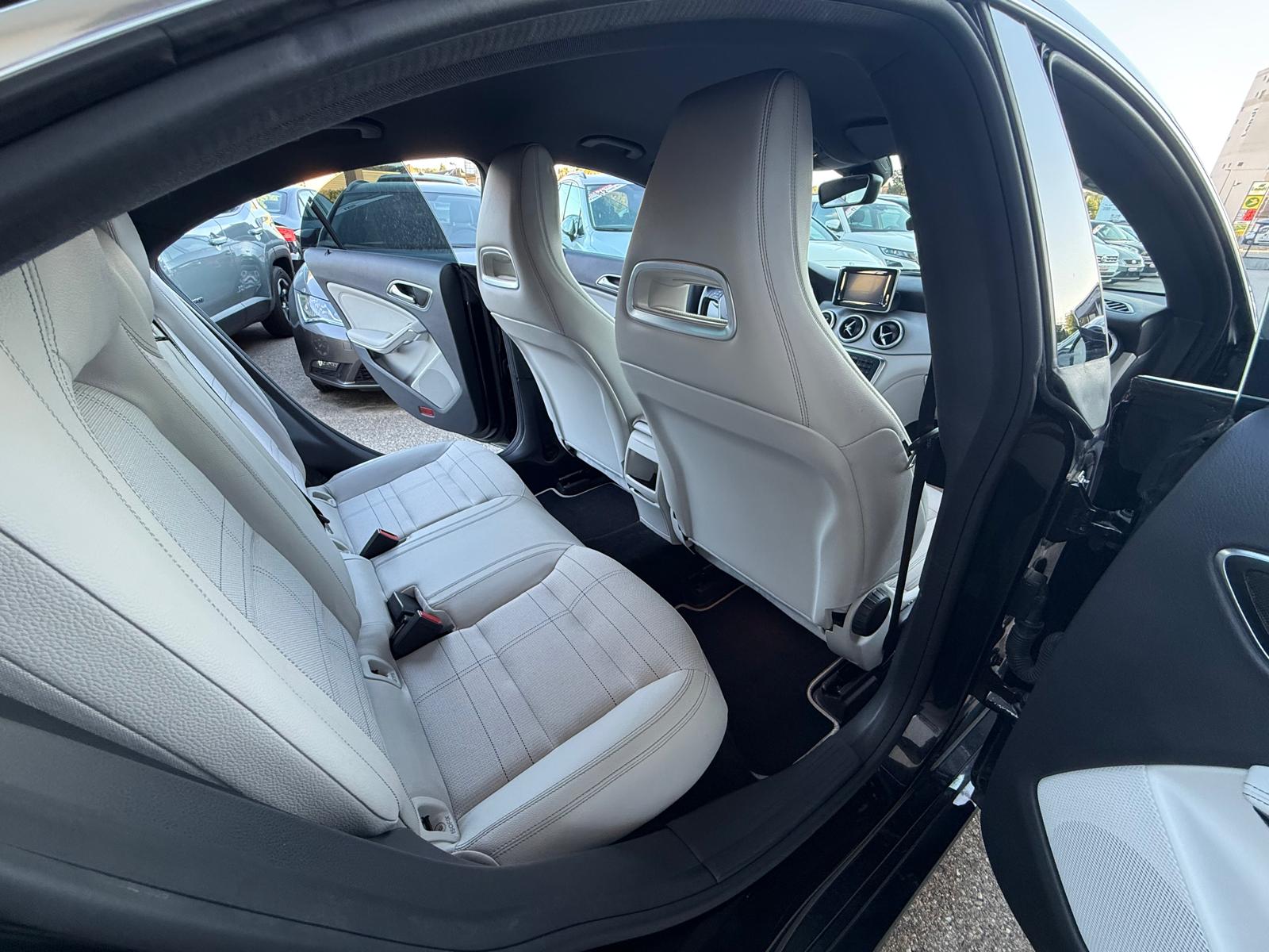 MERCEDES-BENZ CLA 200-image-10