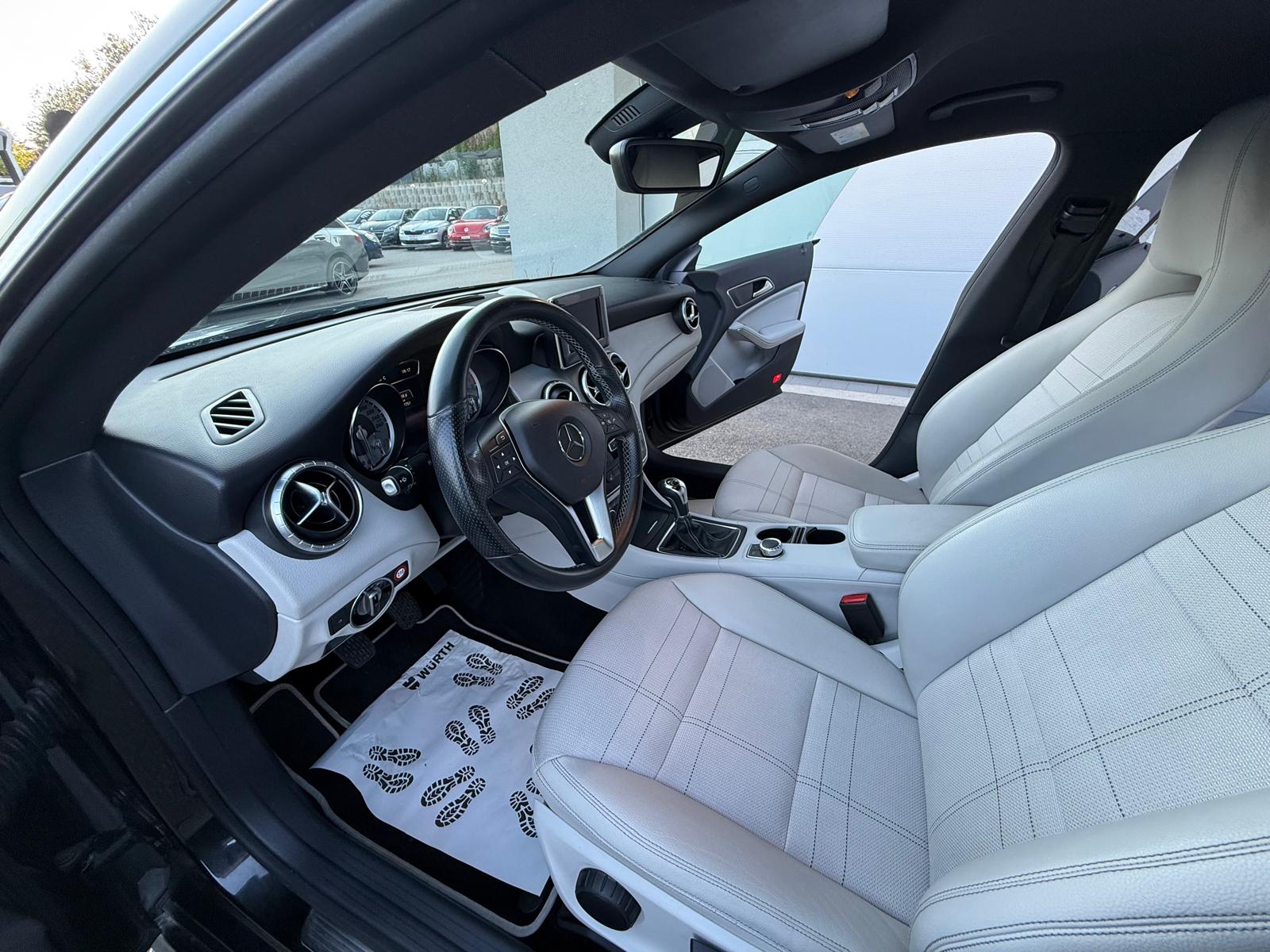 MERCEDES-BENZ CLA 200-image-6