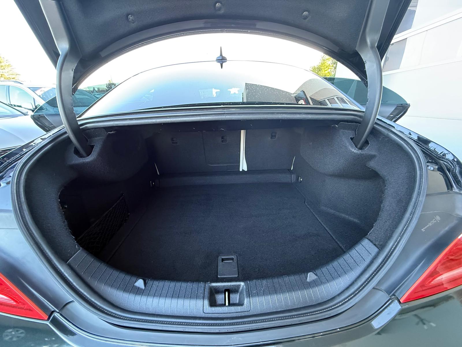 MERCEDES-BENZ CLA 200-image-11