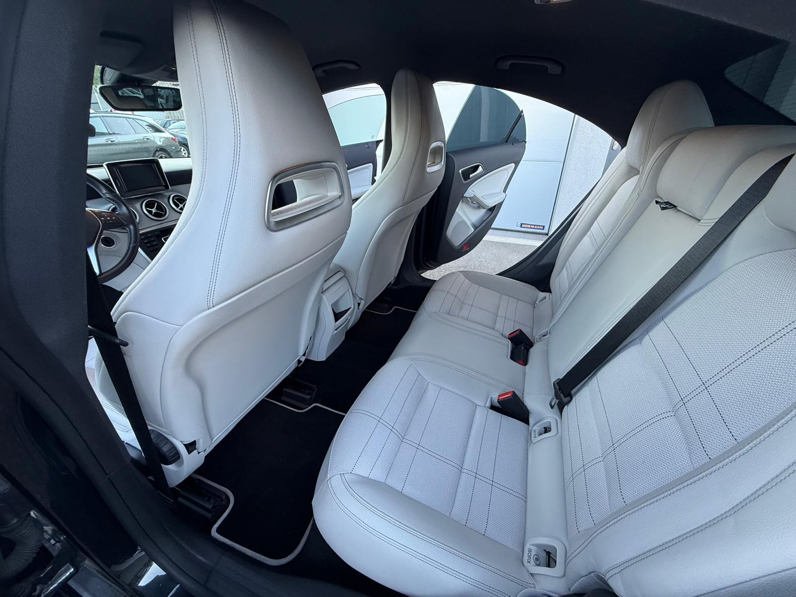 MERCEDES-BENZ CLA 200-image-9