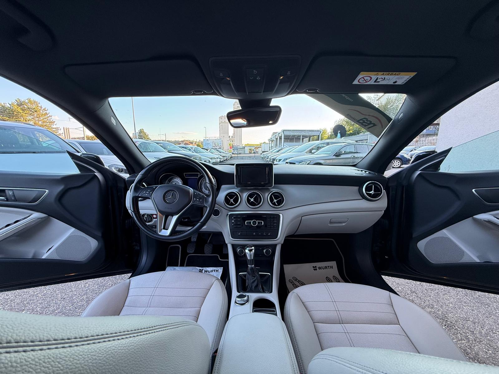 MERCEDES-BENZ CLA 200-image-8