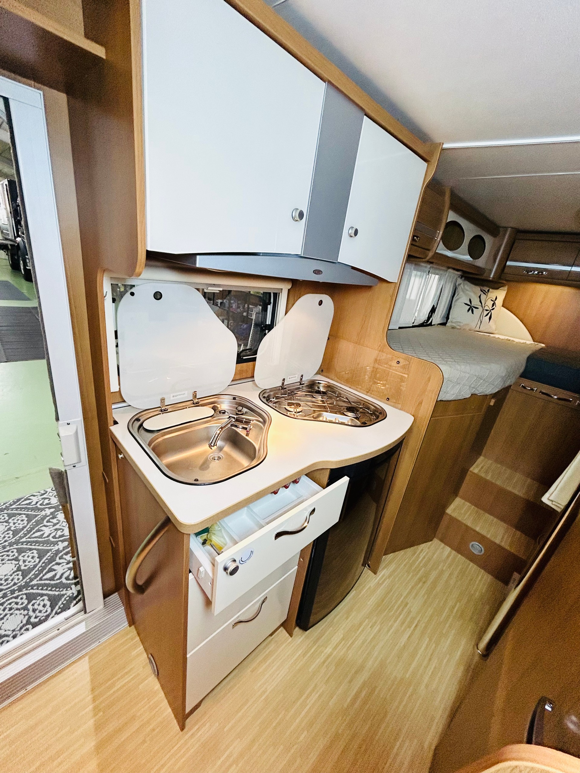 LMC Breezer 654G-image-10