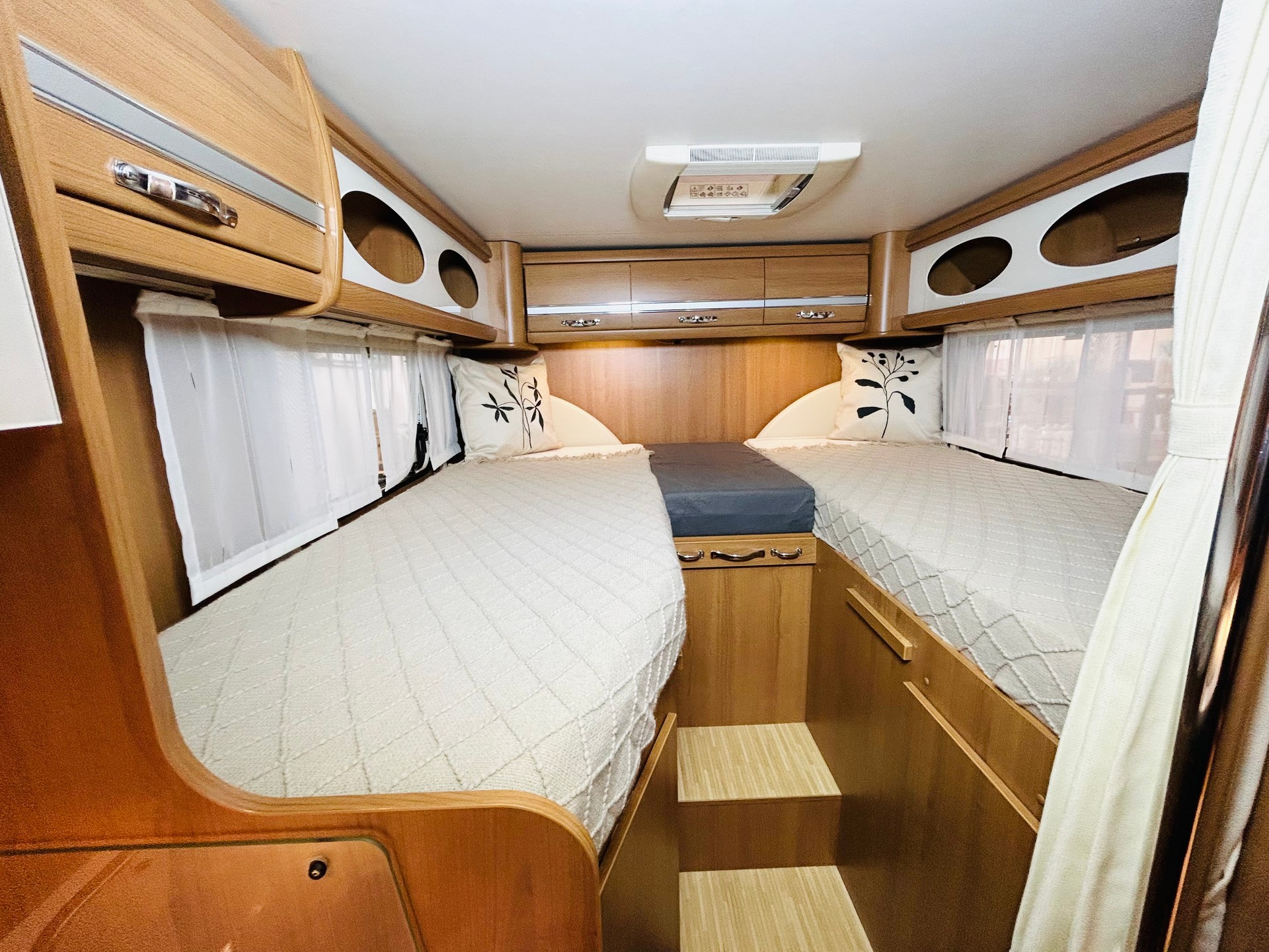 LMC Breezer 654G-image-13
