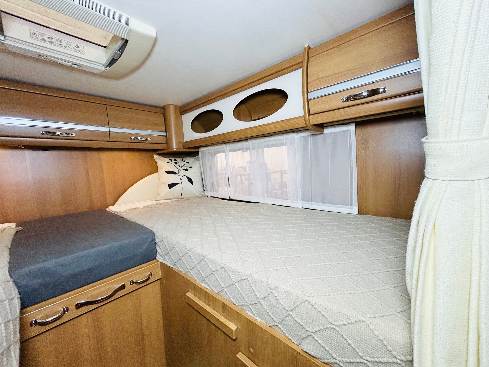 LMC Breezer 654G-image-15