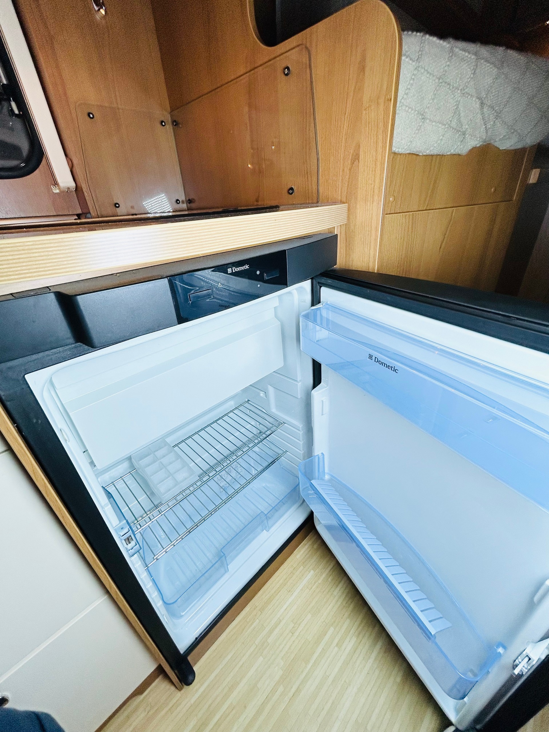 LMC Breezer 654G-image-11