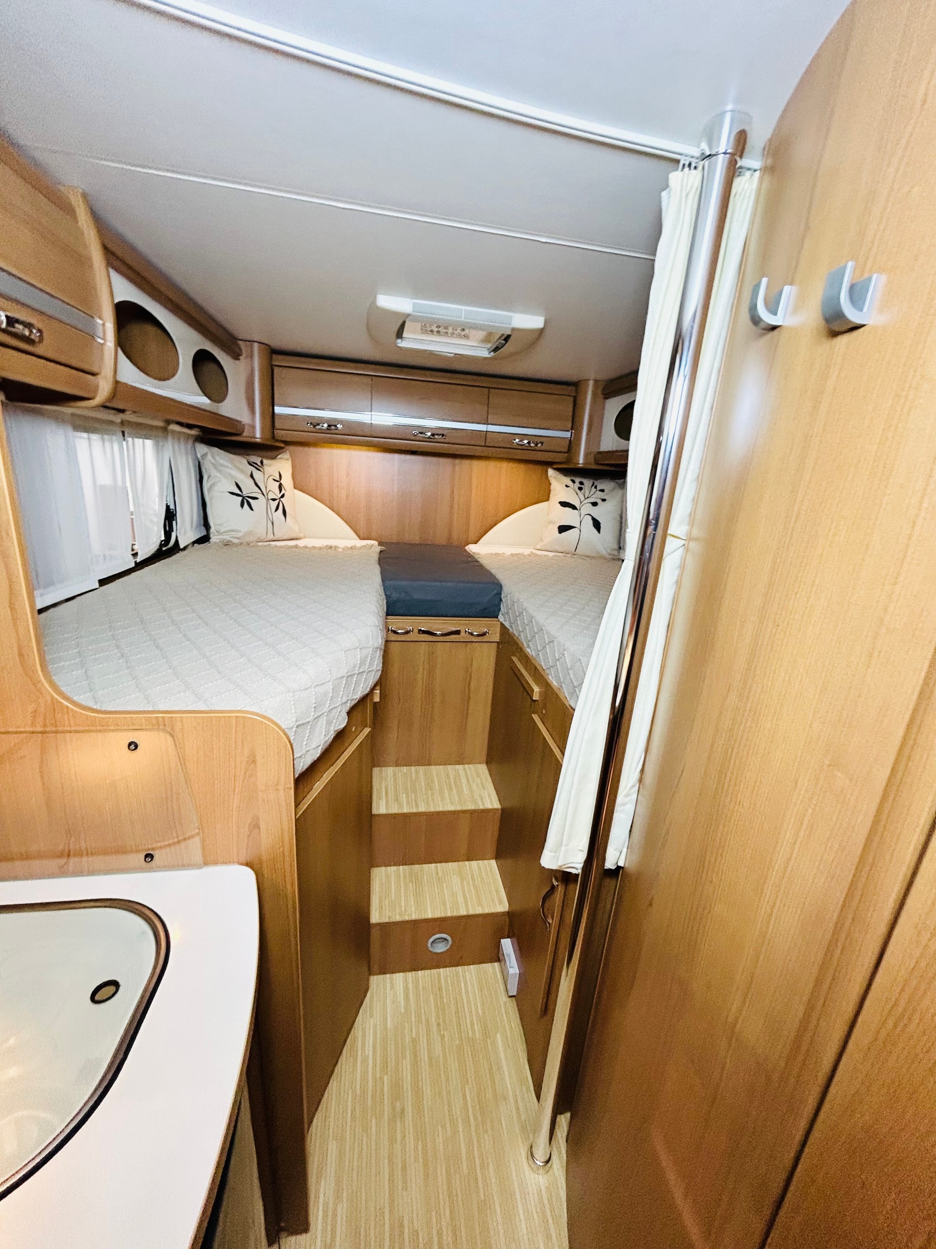 LMC Breezer 654G-image-12