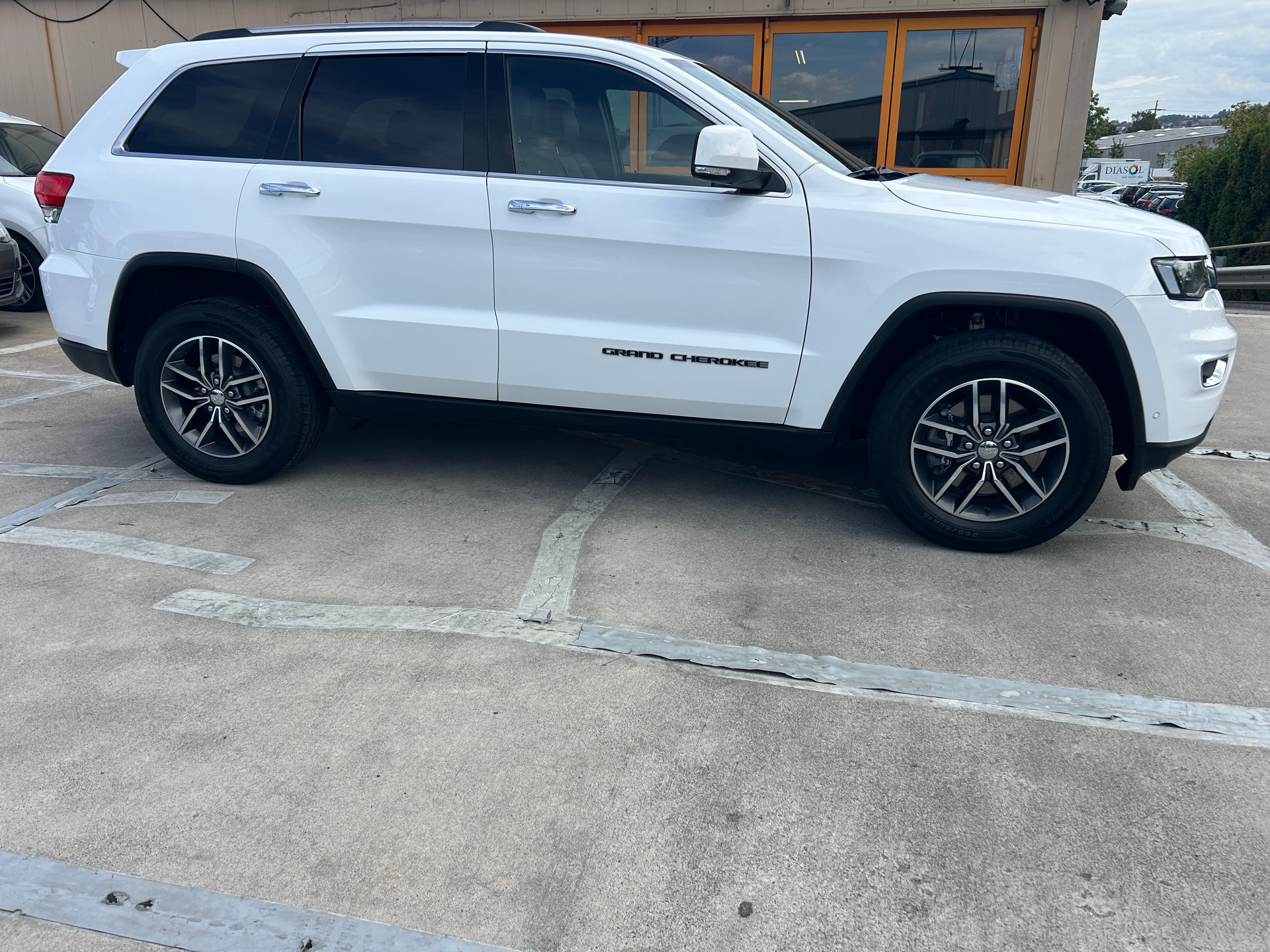 JEEP Grand Cherokee 3.0 CRD Limited Automatic-image-5
