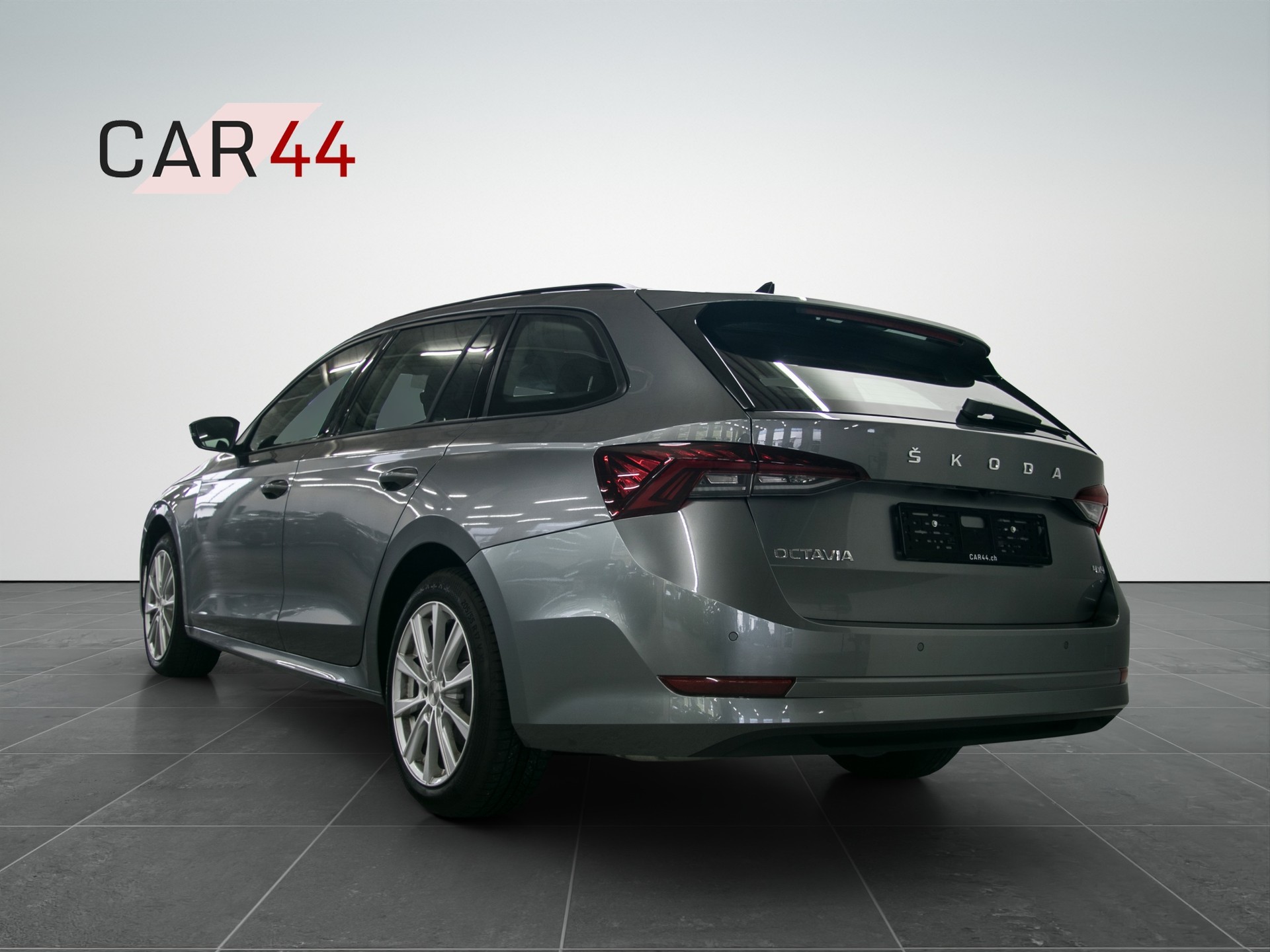 SKODA Octavia Combi 2.0 TSI Ambition DSG 4x4-image-2