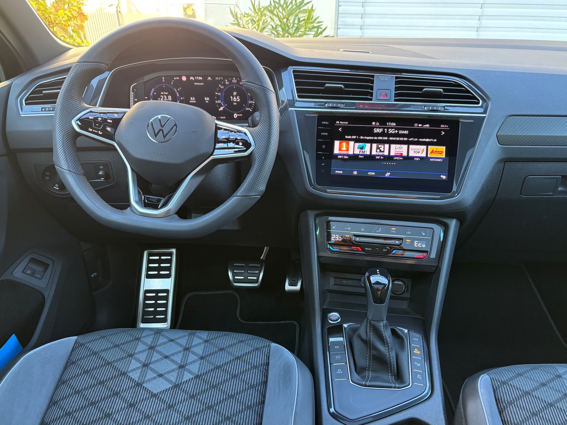 VW Tiguan PHEV R-Line, 245PS, AHK, Pano-image-7