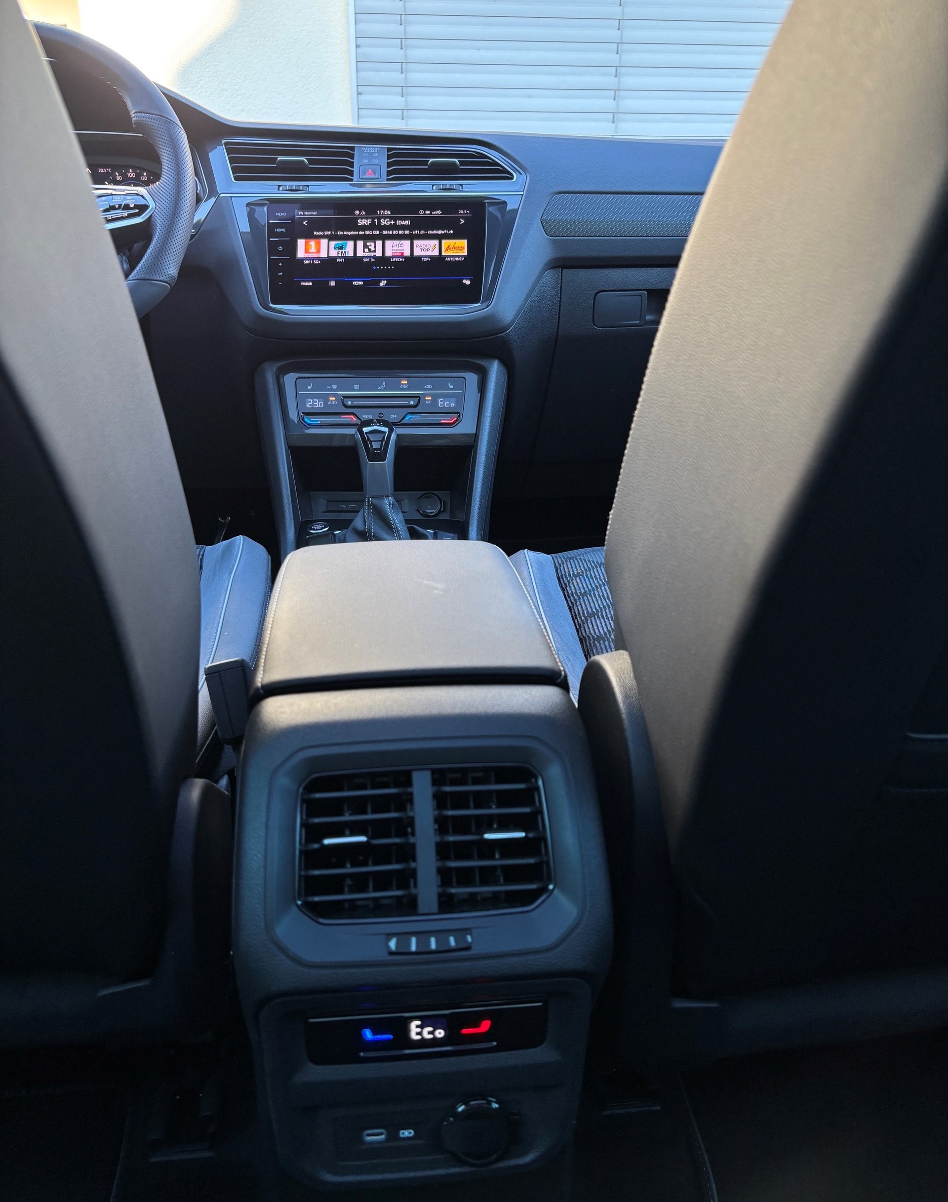 VW Tiguan PHEV R-Line, 245PS, AHK, Pano-image-9