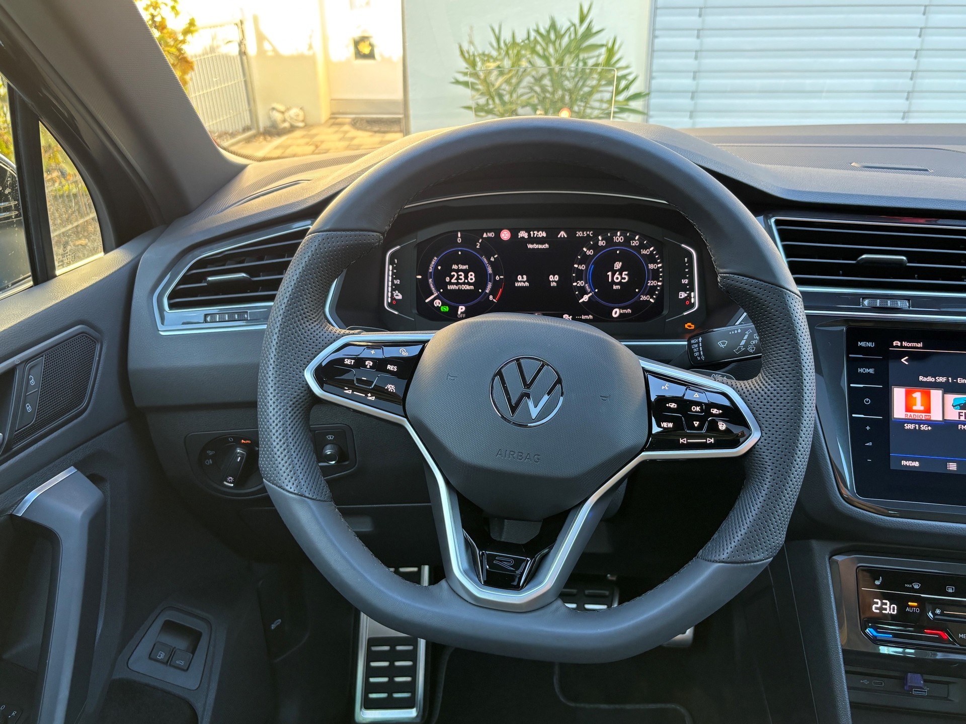 VW Tiguan PHEV R-Line, 245PS, AHK, Pano-image-6