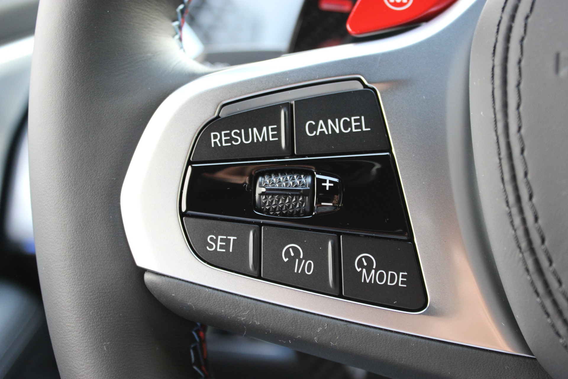BMW XM xDrive 50e *Bowers & Wilkins Diamond Surround Sound System*-image-10