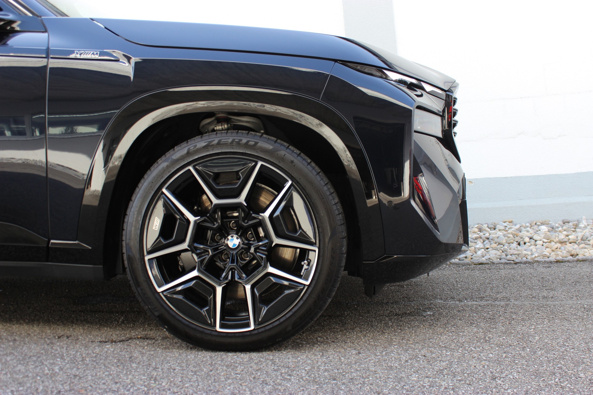 BMW XM xDrive 50e *Bowers & Wilkins Diamond Surround Sound System*-image-6