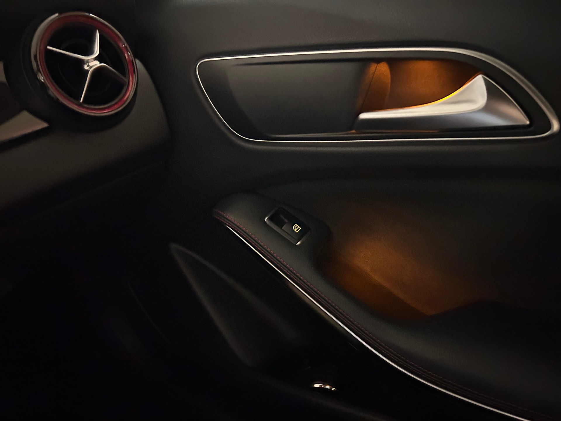 MERCEDES-BENZ GLA 45 AMG 4Matic 7G-DCT -AMG Sportauspuff ohne OPF-AMG Sportfahrwerk--image-23