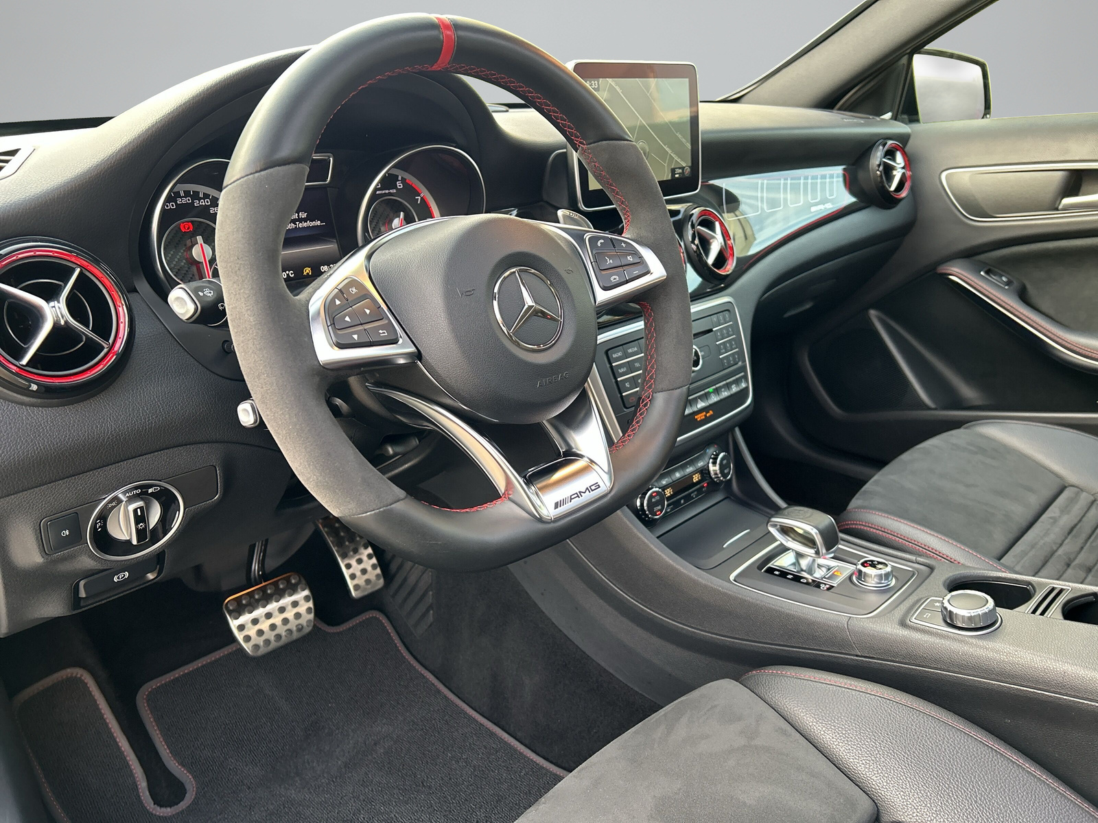 MERCEDES-BENZ GLA 45 AMG 4Matic 7G-DCT -AMG Sportauspuff ohne OPF-AMG Sportfahrwerk--image-5