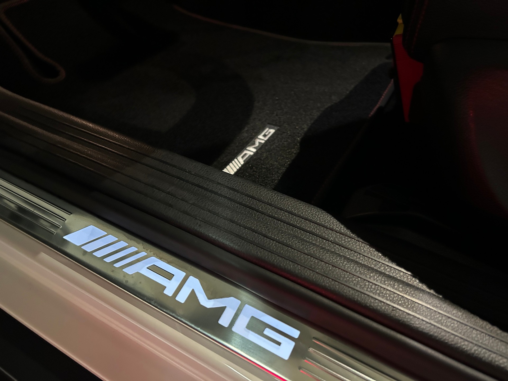 MERCEDES-BENZ GLA 45 AMG 4Matic 7G-DCT -AMG Sportauspuff ohne OPF-AMG Sportfahrwerk--image-11