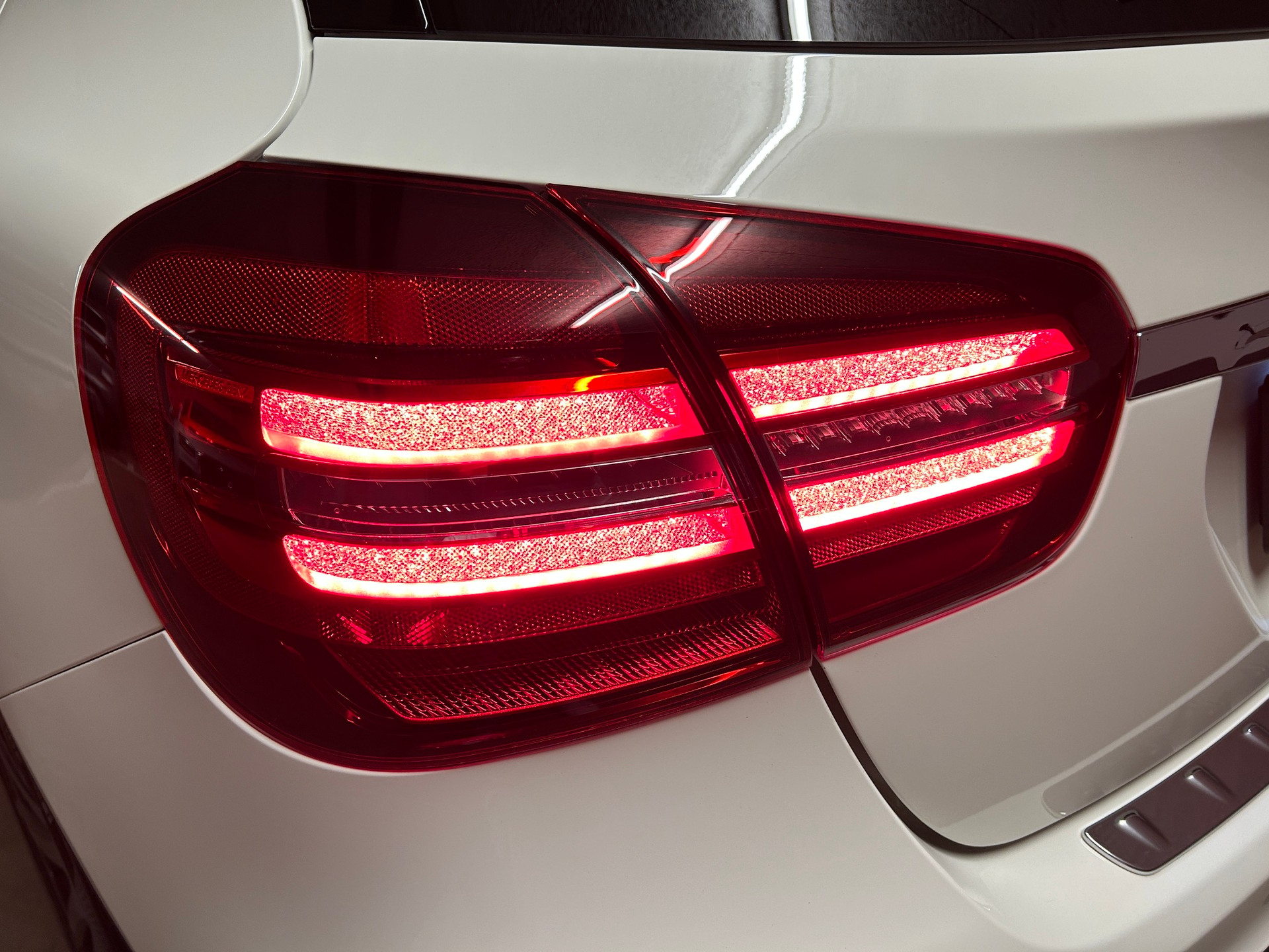 MERCEDES-BENZ GLA 45 AMG 4Matic 7G-DCT -AMG Sportauspuff ohne OPF-AMG Sportfahrwerk--image-25