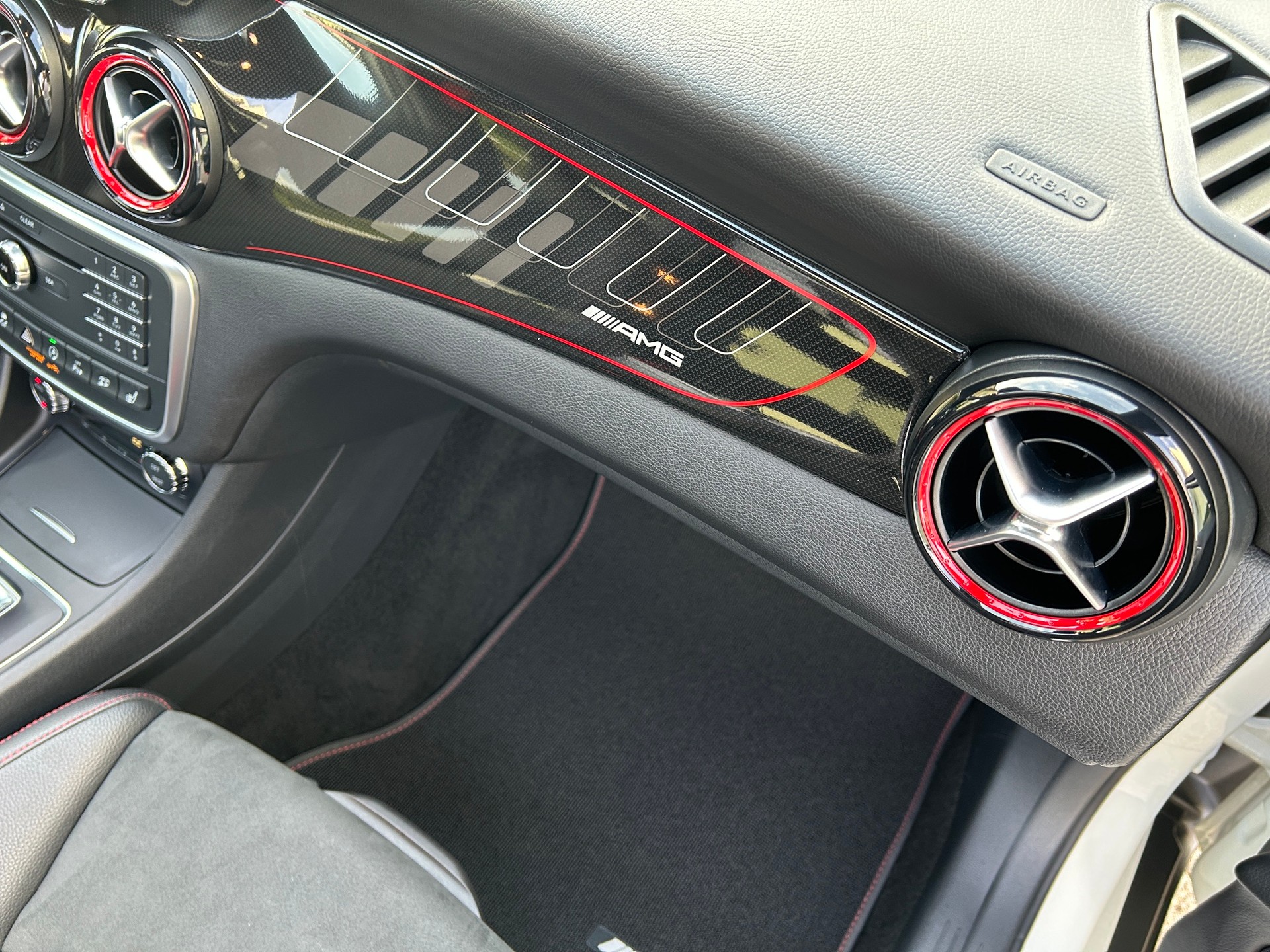 MERCEDES-BENZ GLA 45 AMG 4Matic 7G-DCT -AMG Sportauspuff ohne OPF-AMG Sportfahrwerk--image-8