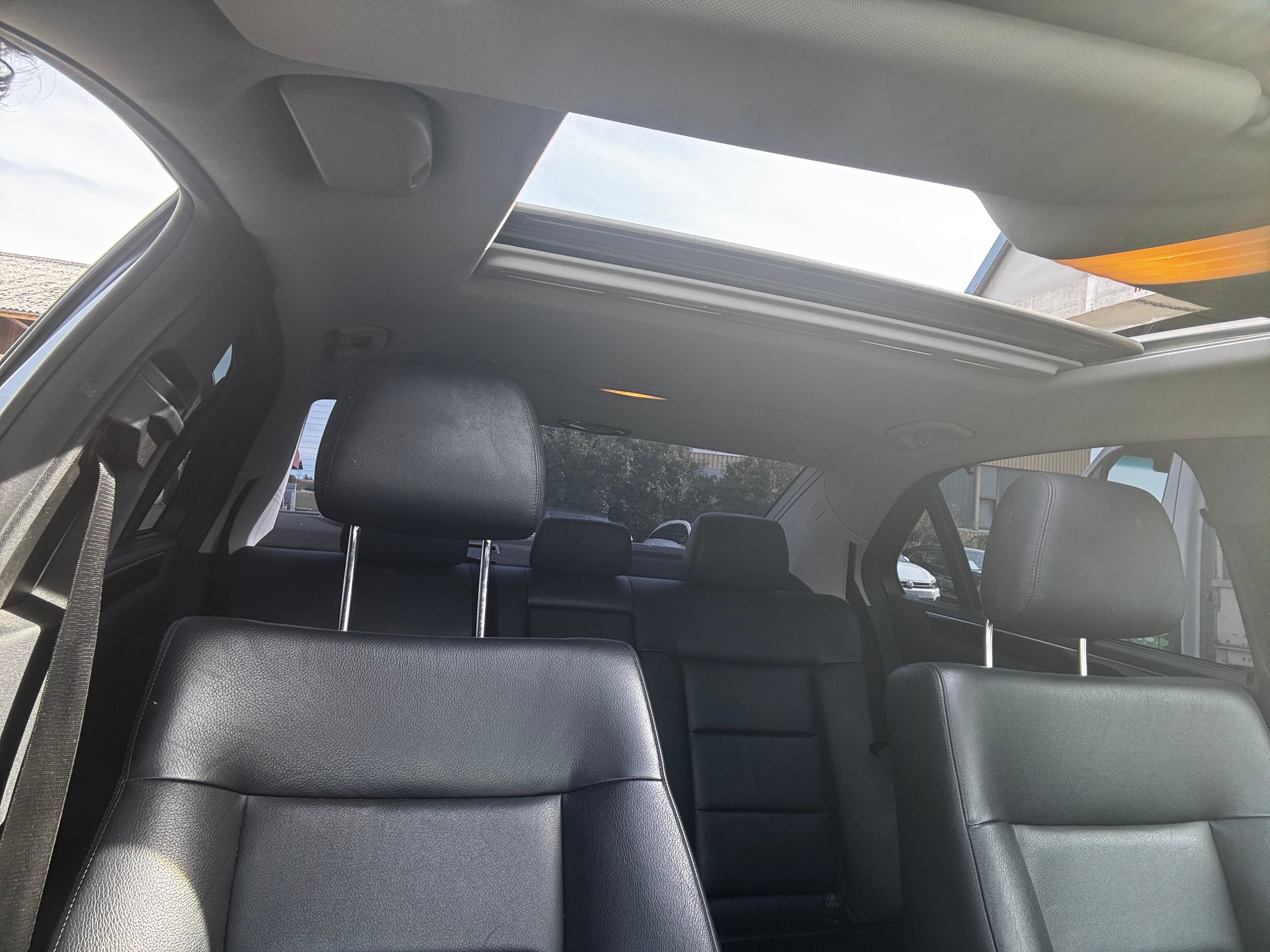 MERCEDES-BENZ E 350 CGI BlueEff. Avantgarde 4Matic 7G-Tronic-image-8