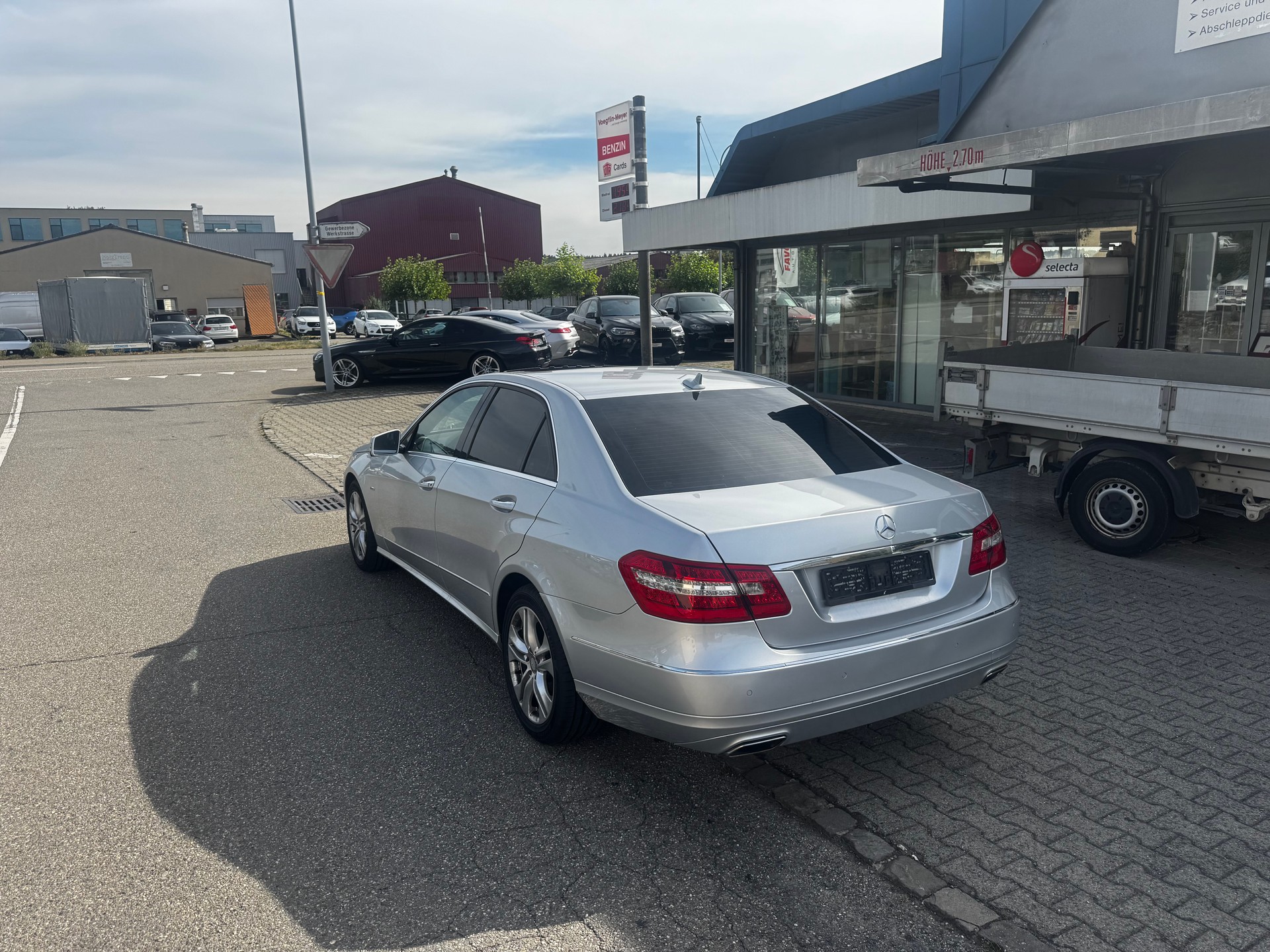 MERCEDES-BENZ E 350 CGI BlueEff. Avantgarde 4Matic 7G-Tronic-image-3