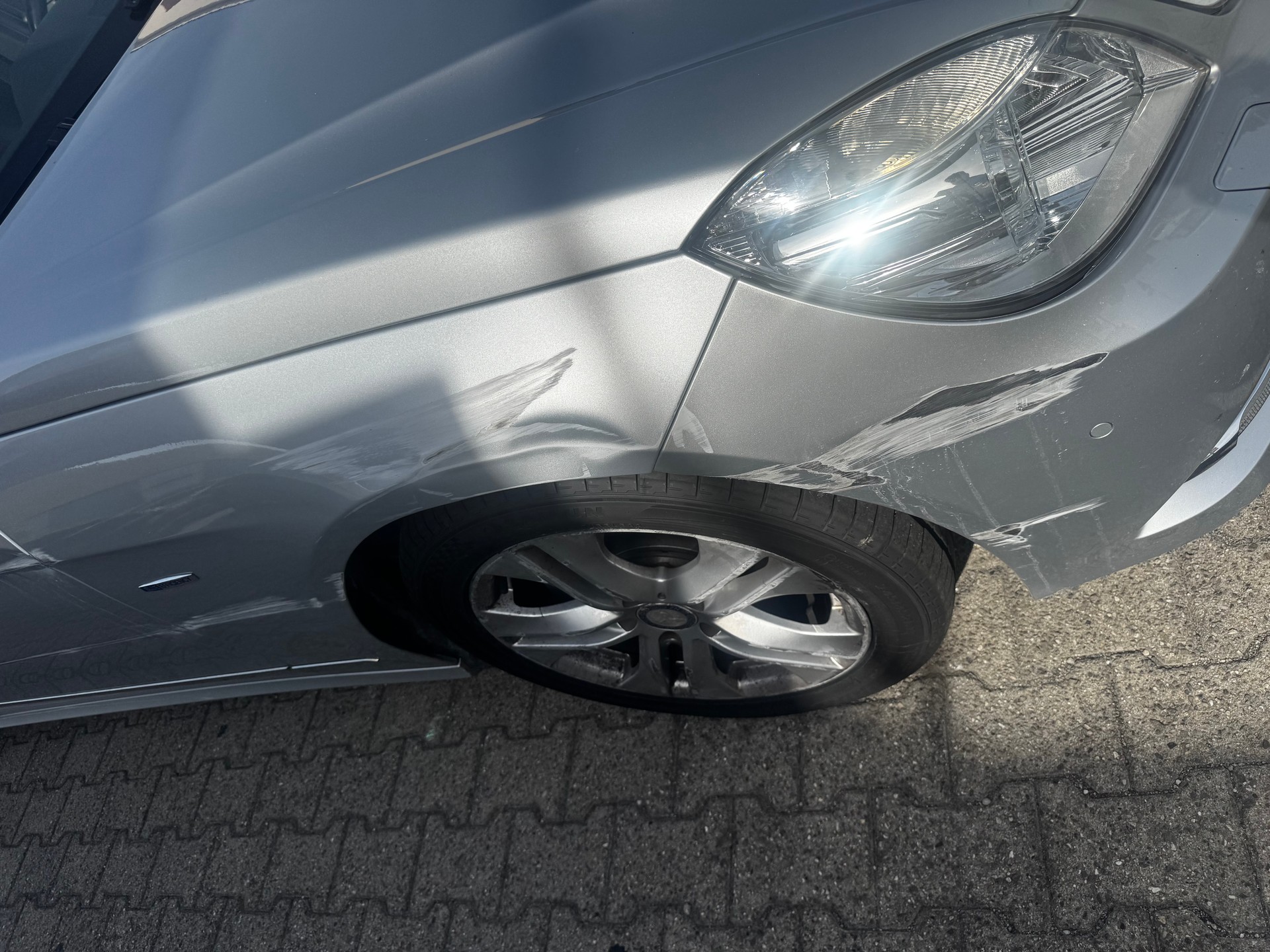 MERCEDES-BENZ E 350 CGI BlueEff. Avantgarde 4Matic 7G-Tronic-image-13