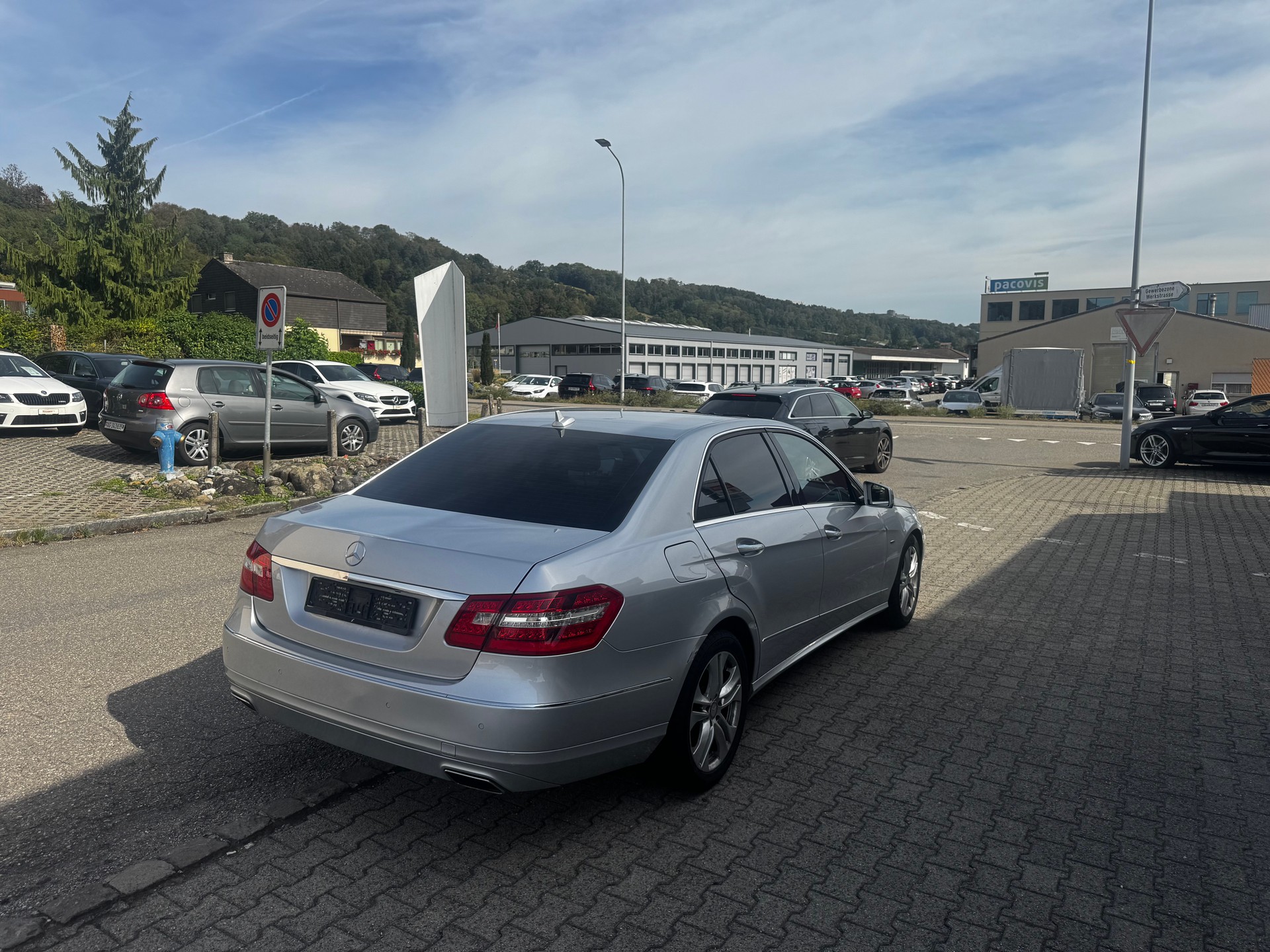 MERCEDES-BENZ E 350 CGI BlueEff. Avantgarde 4Matic 7G-Tronic-image-2