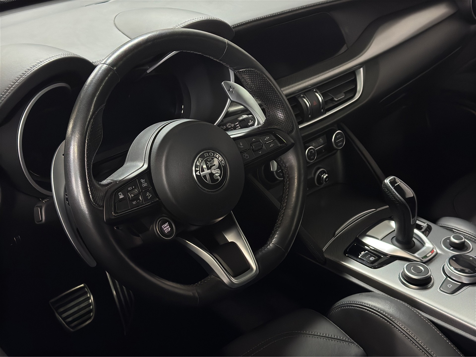 ALFA ROMEO Stelvio 2.0 Veloce Veloce Pack Premium Q4 AT8 "Volleder-Harman Kardon"-image-12